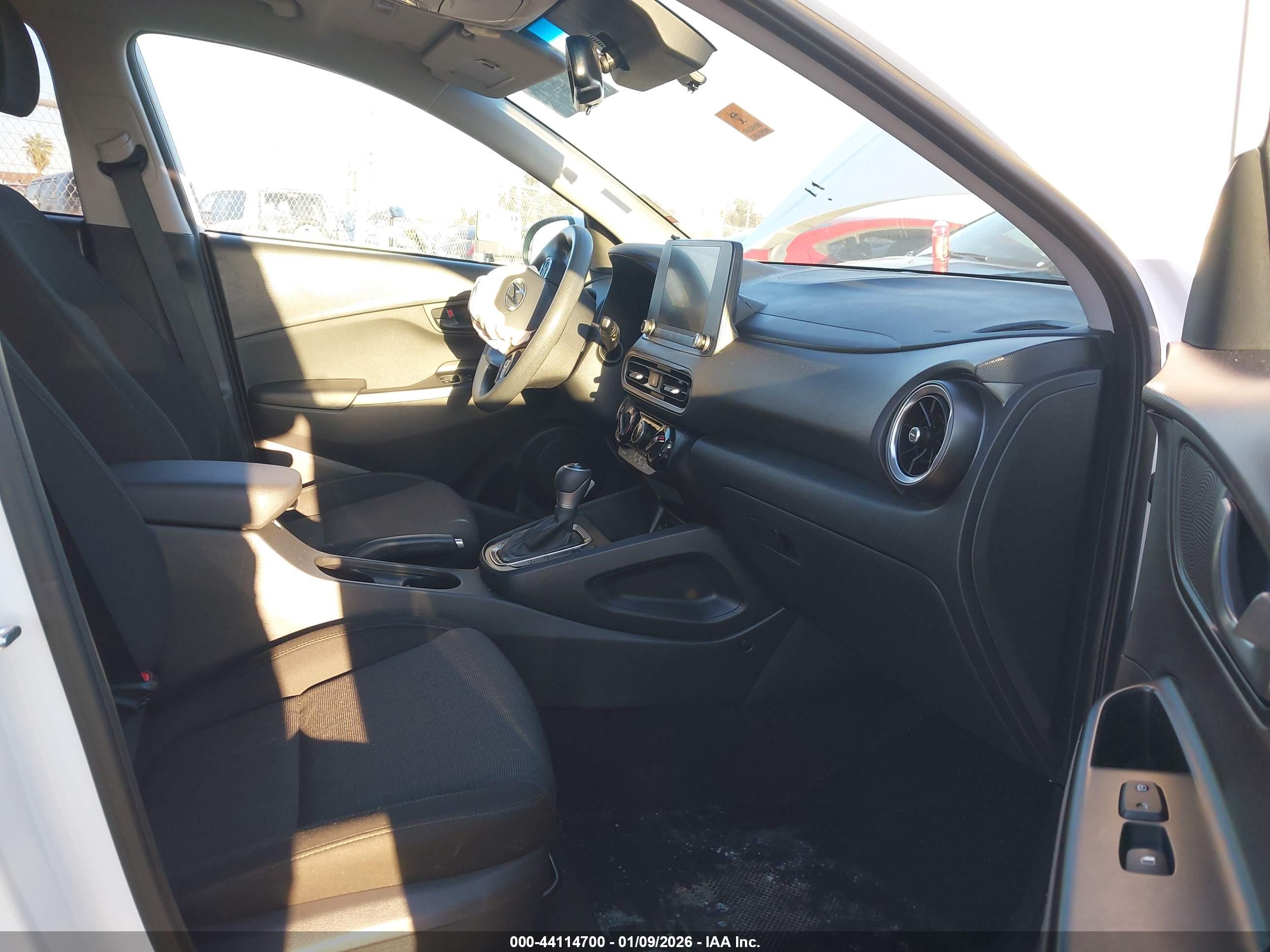 HYUNDAI KONA image 5