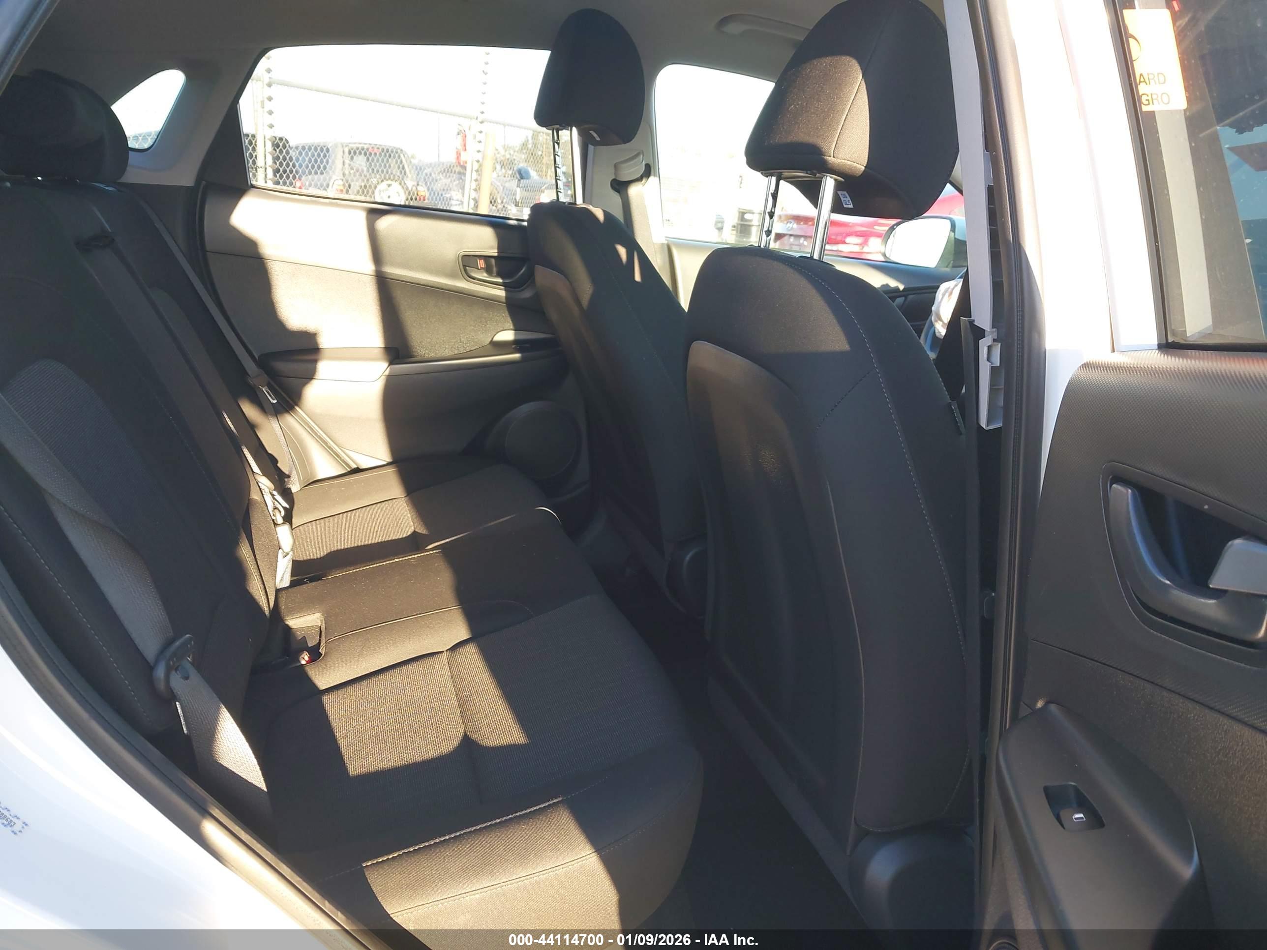 HYUNDAI KONA image 8