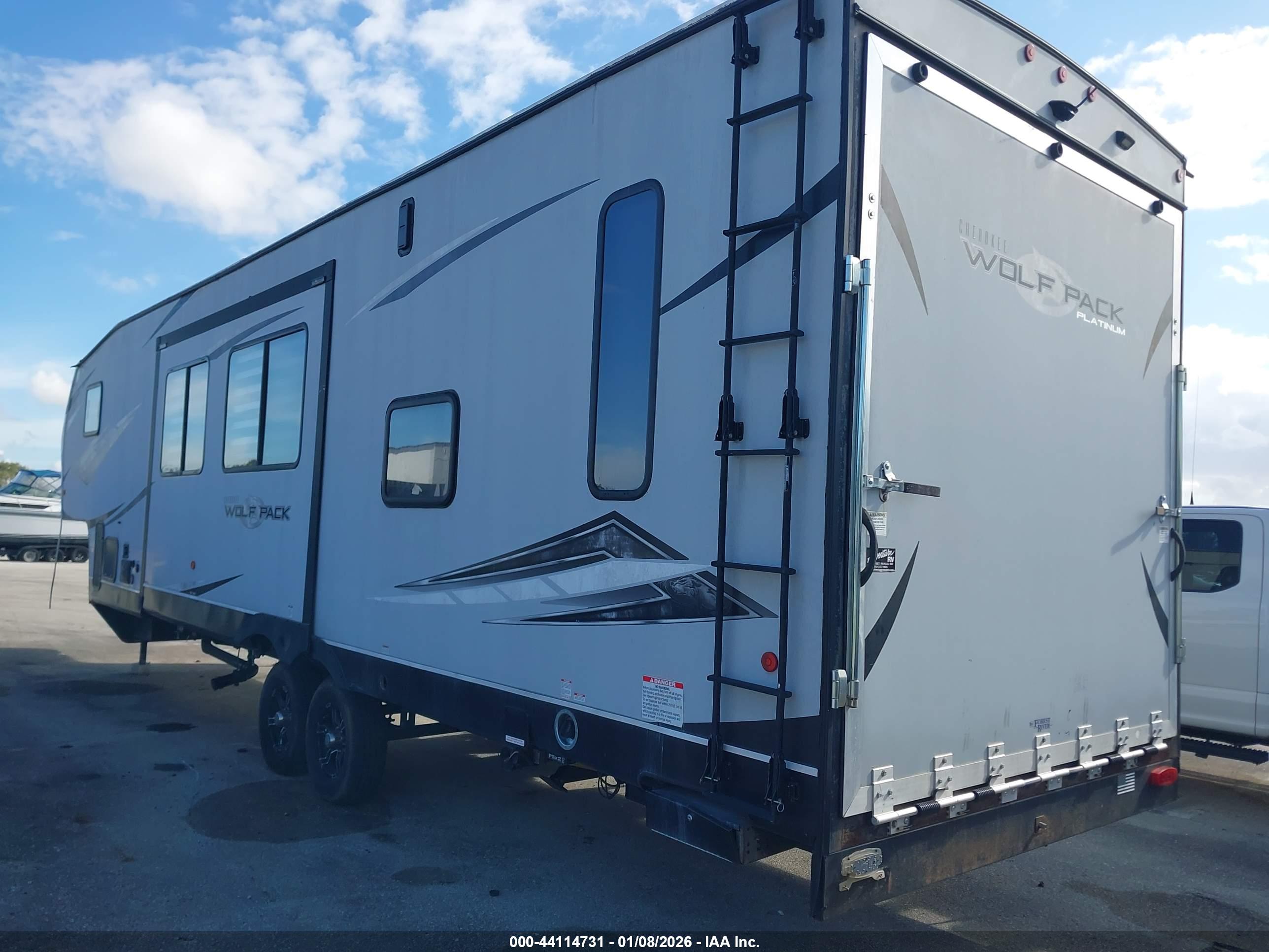 WOLFPACK RV image 3