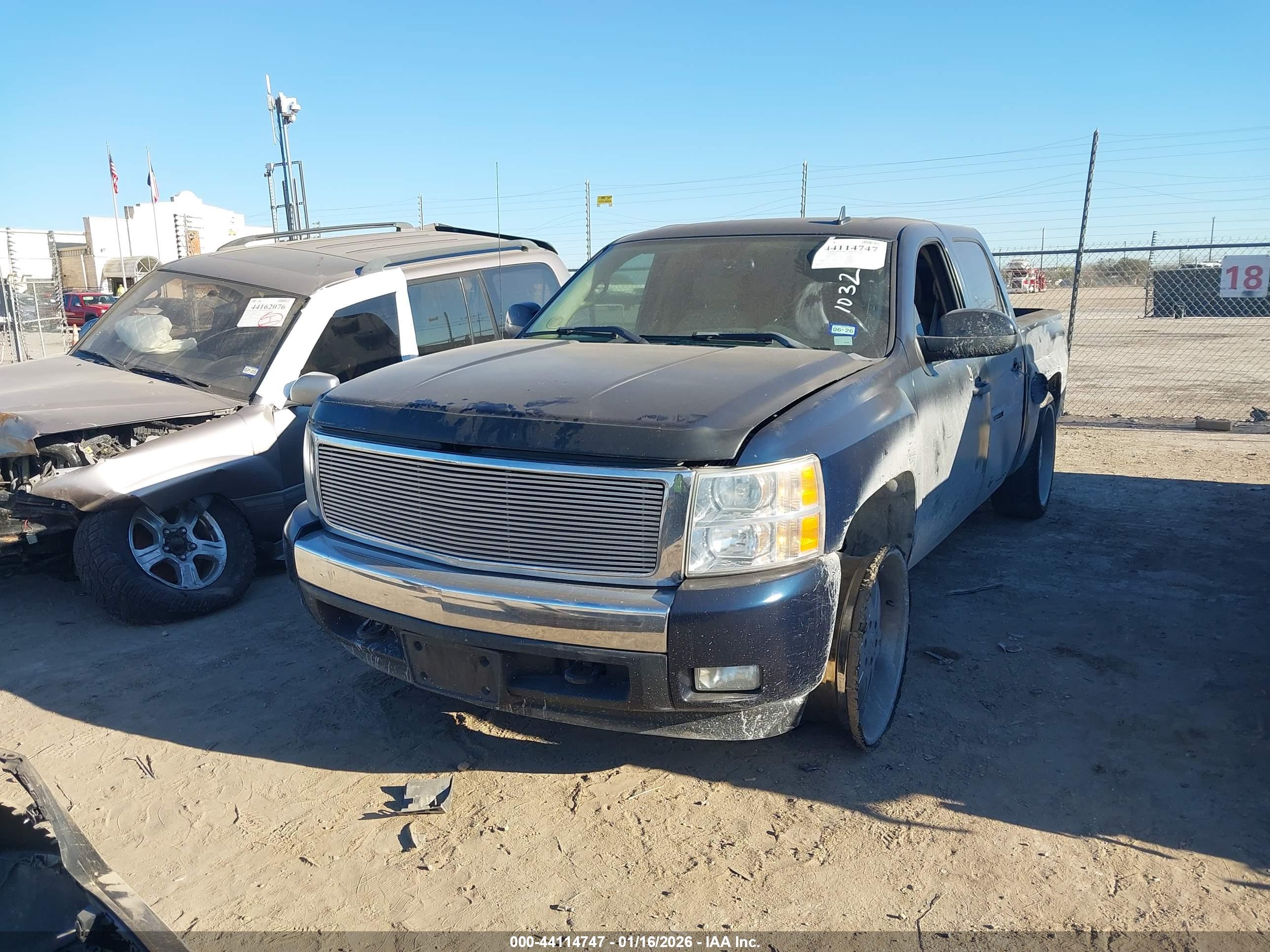 CHEVROLET SILVERADO image 2