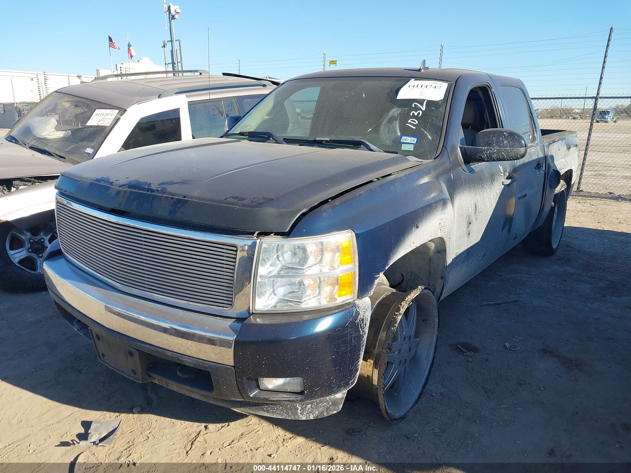 CHEVROLET SILVERADO image 6