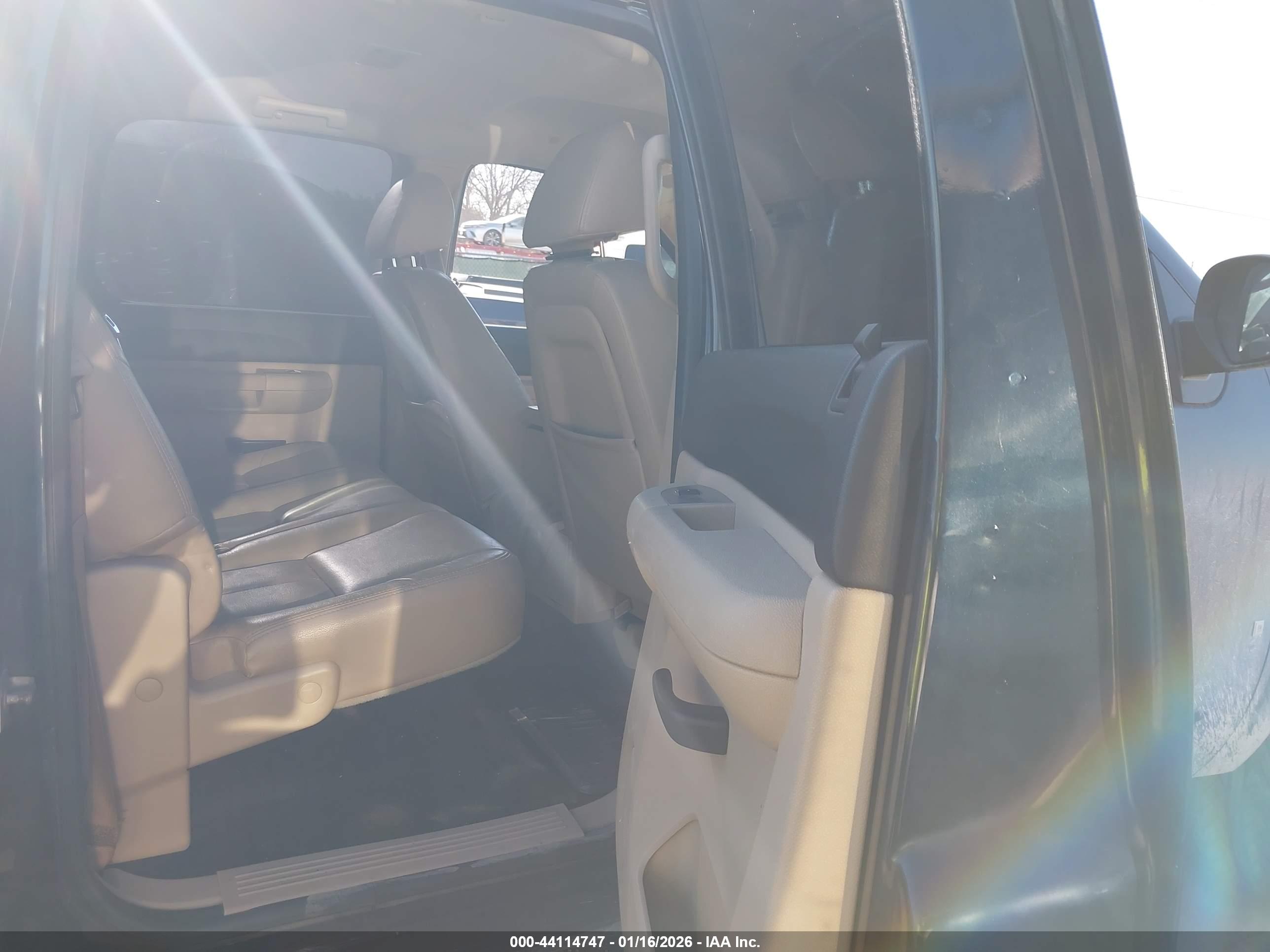 CHEVROLET SILVERADO image 8