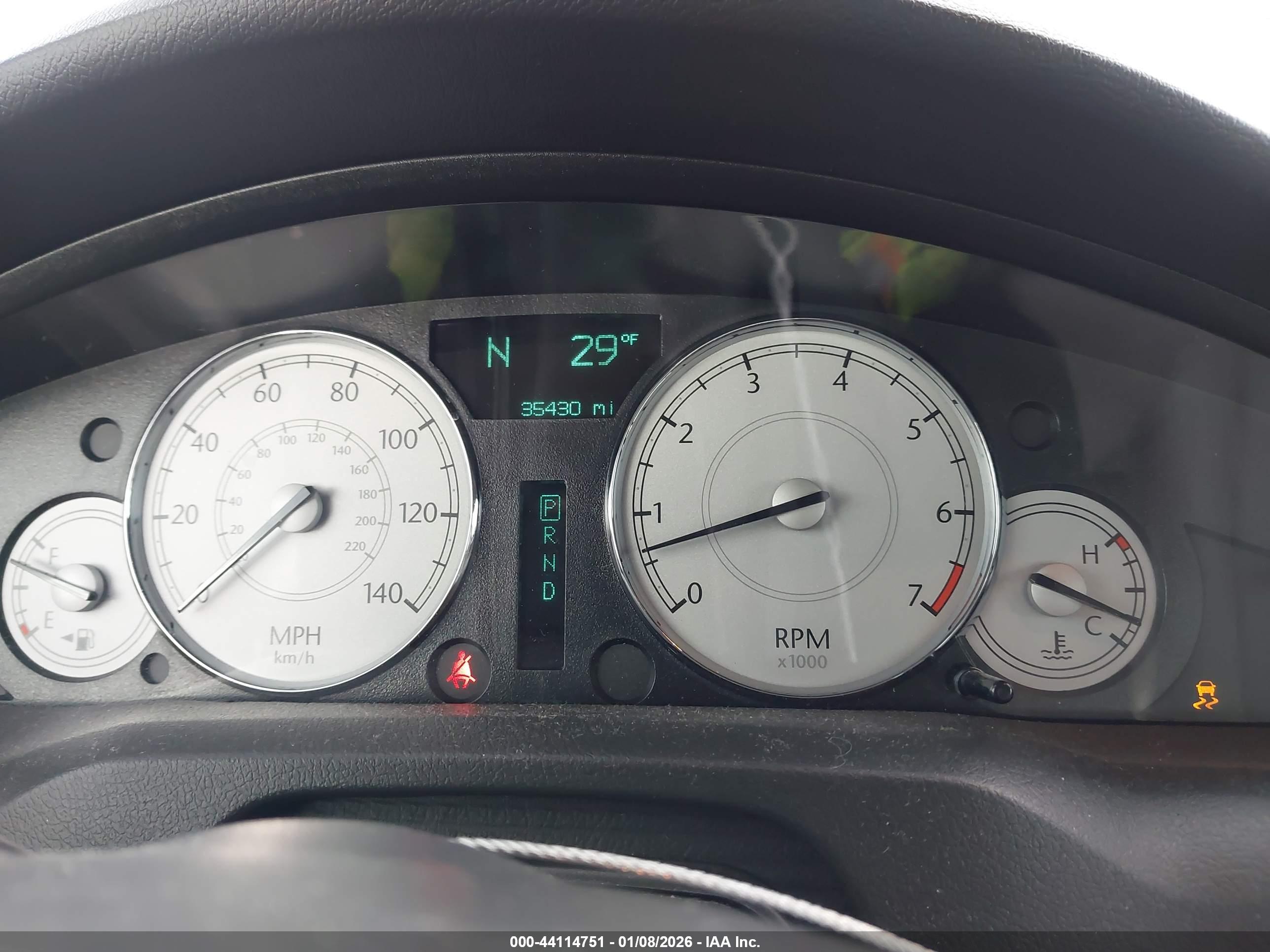 CHRYSLER 300 image 7