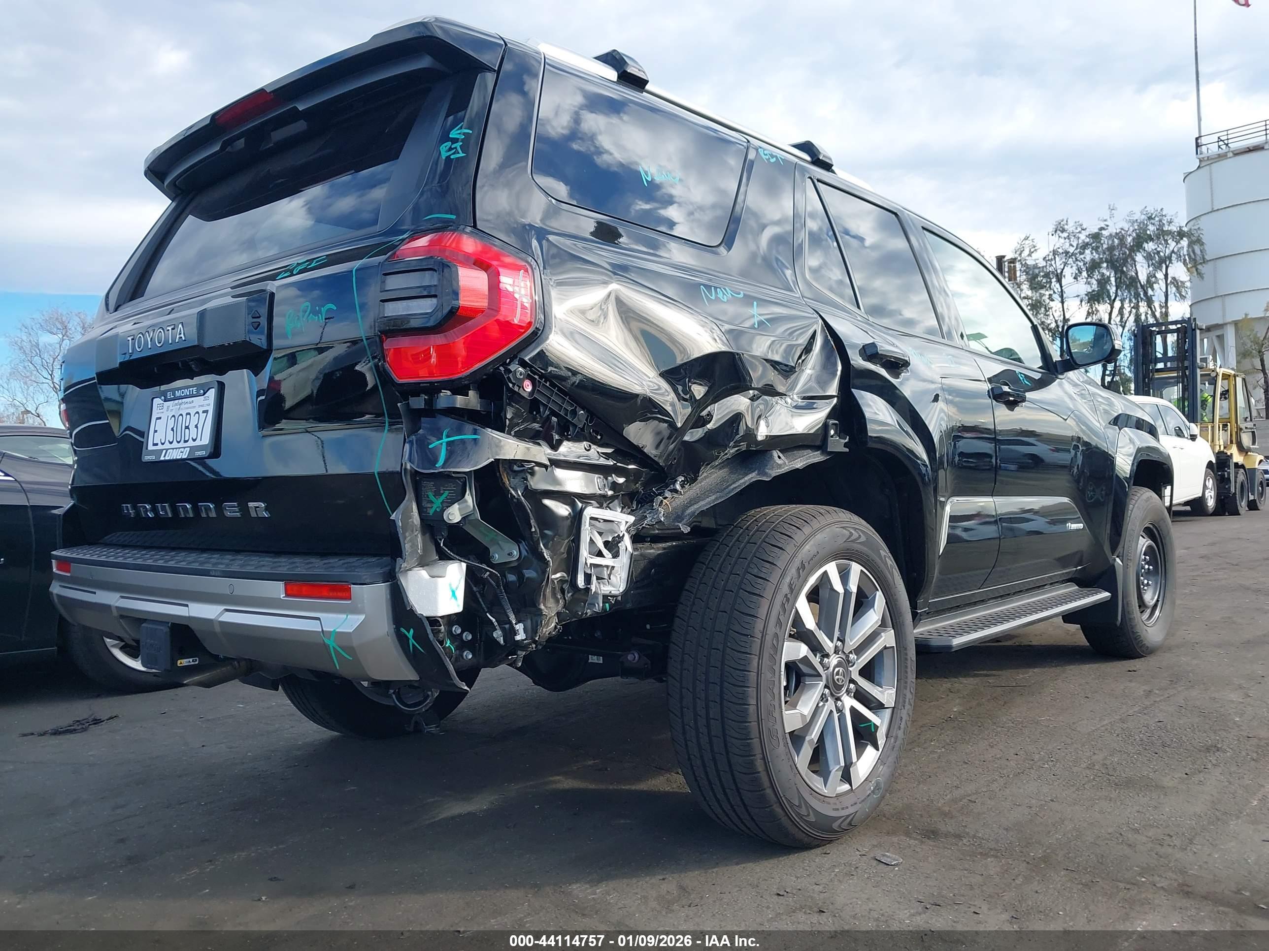 TOYOTA 4RUNNER image 6