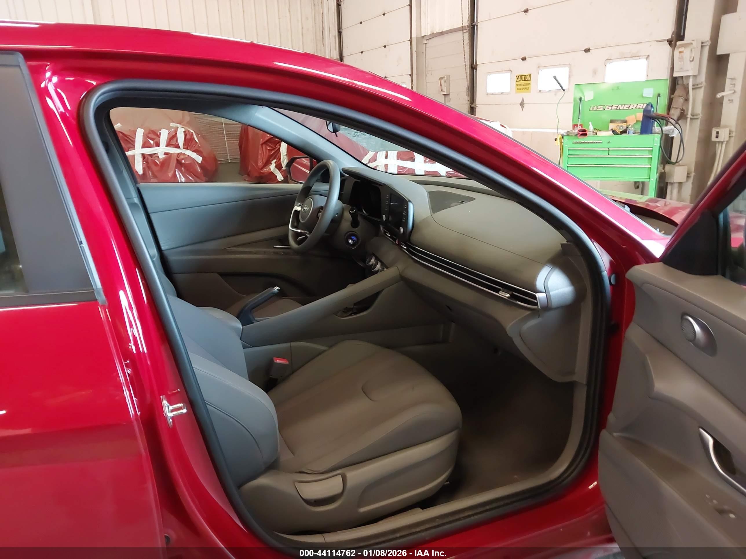 HYUNDAI ELANTRA image 5