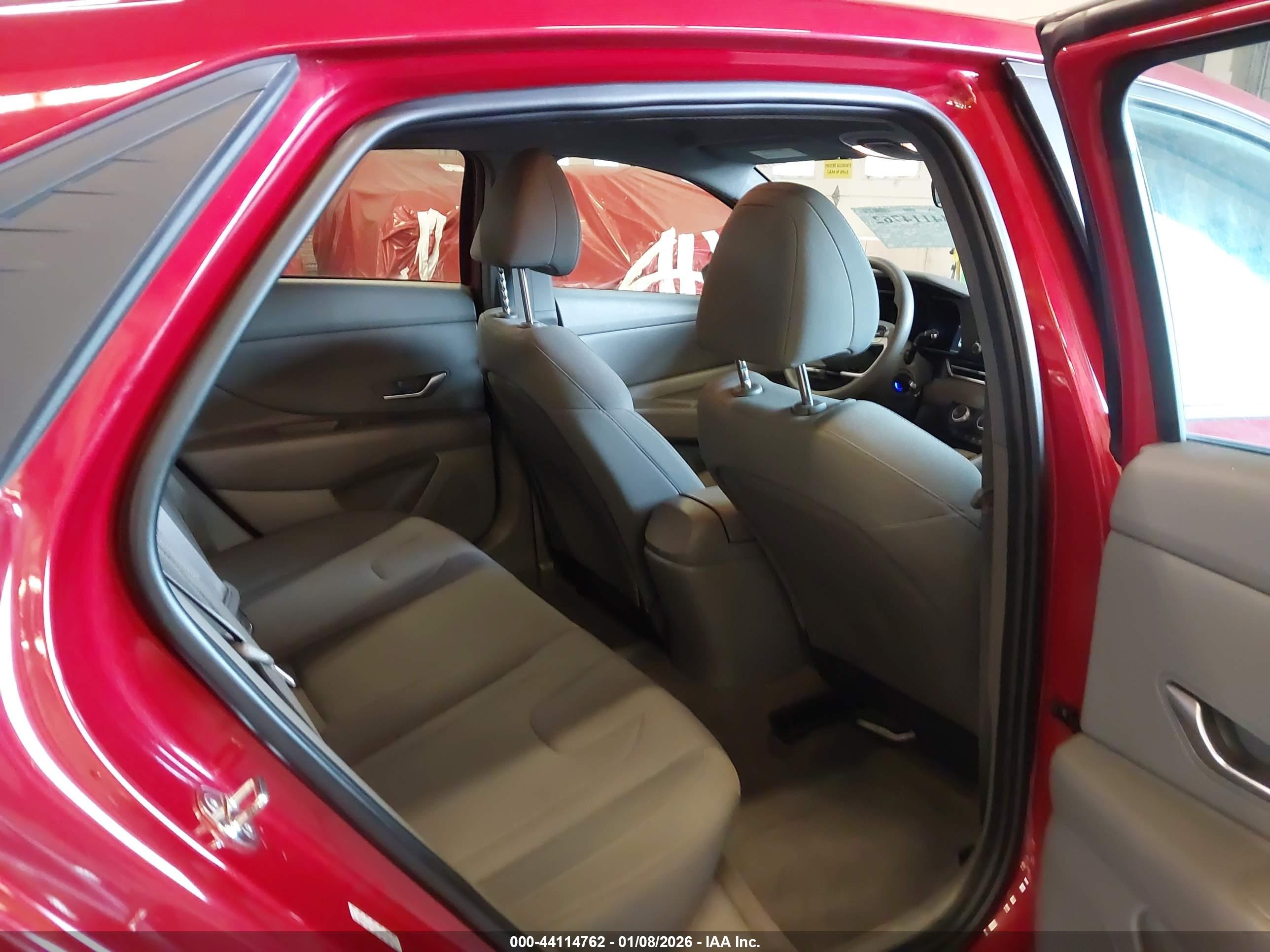 HYUNDAI ELANTRA image 8