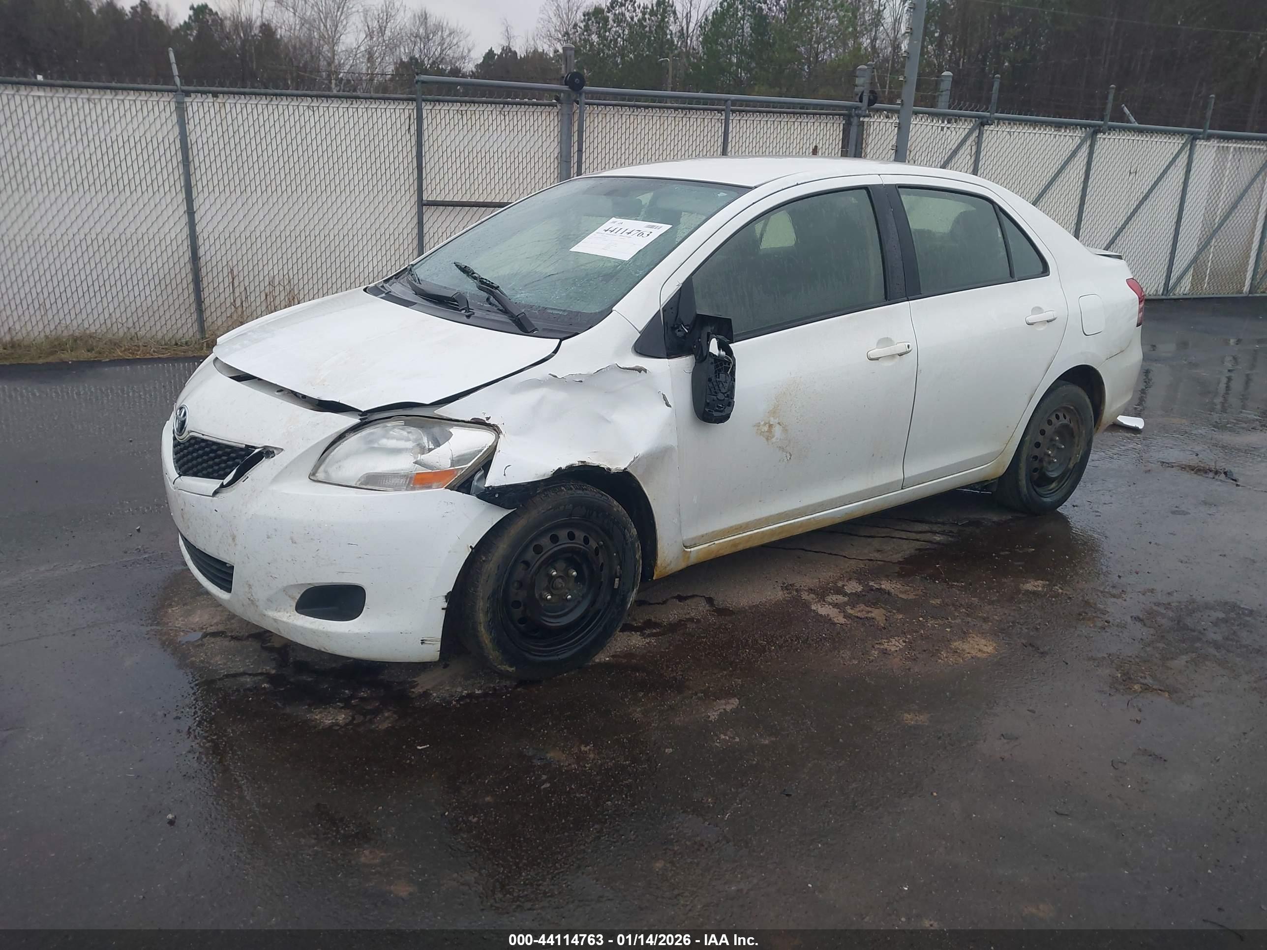 TOYOTA YARIS image 2