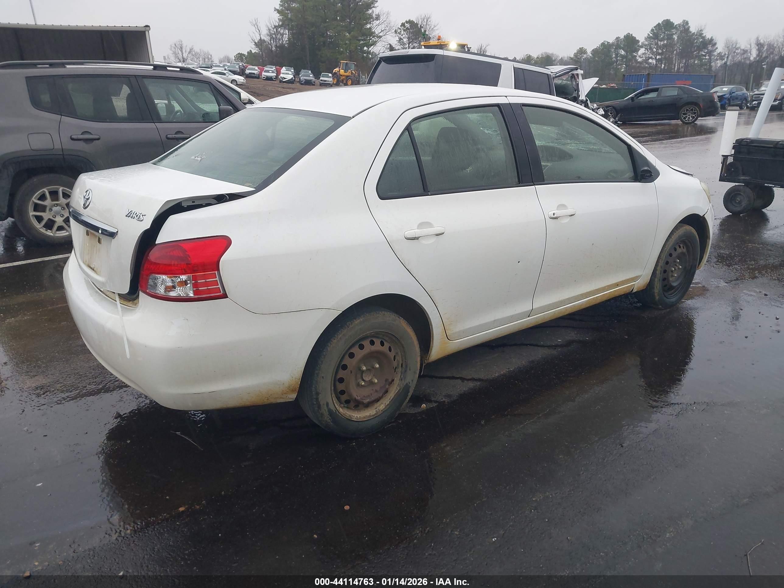 TOYOTA YARIS image 4
