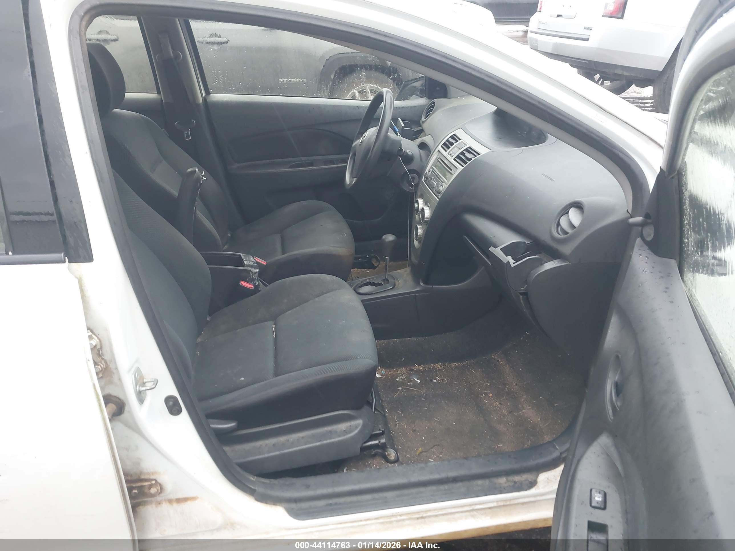 TOYOTA YARIS image 5