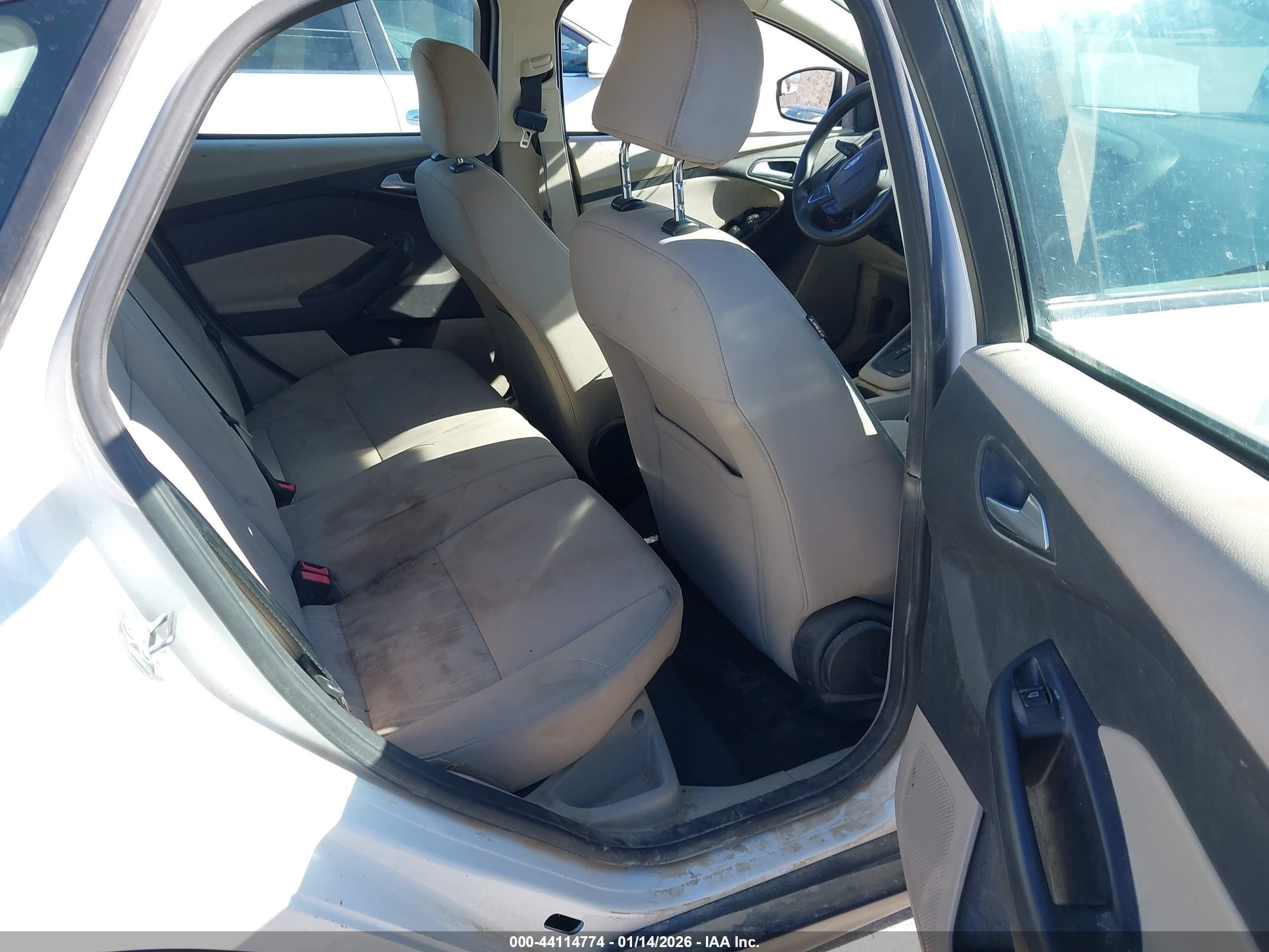 FORD FOCUS image 8