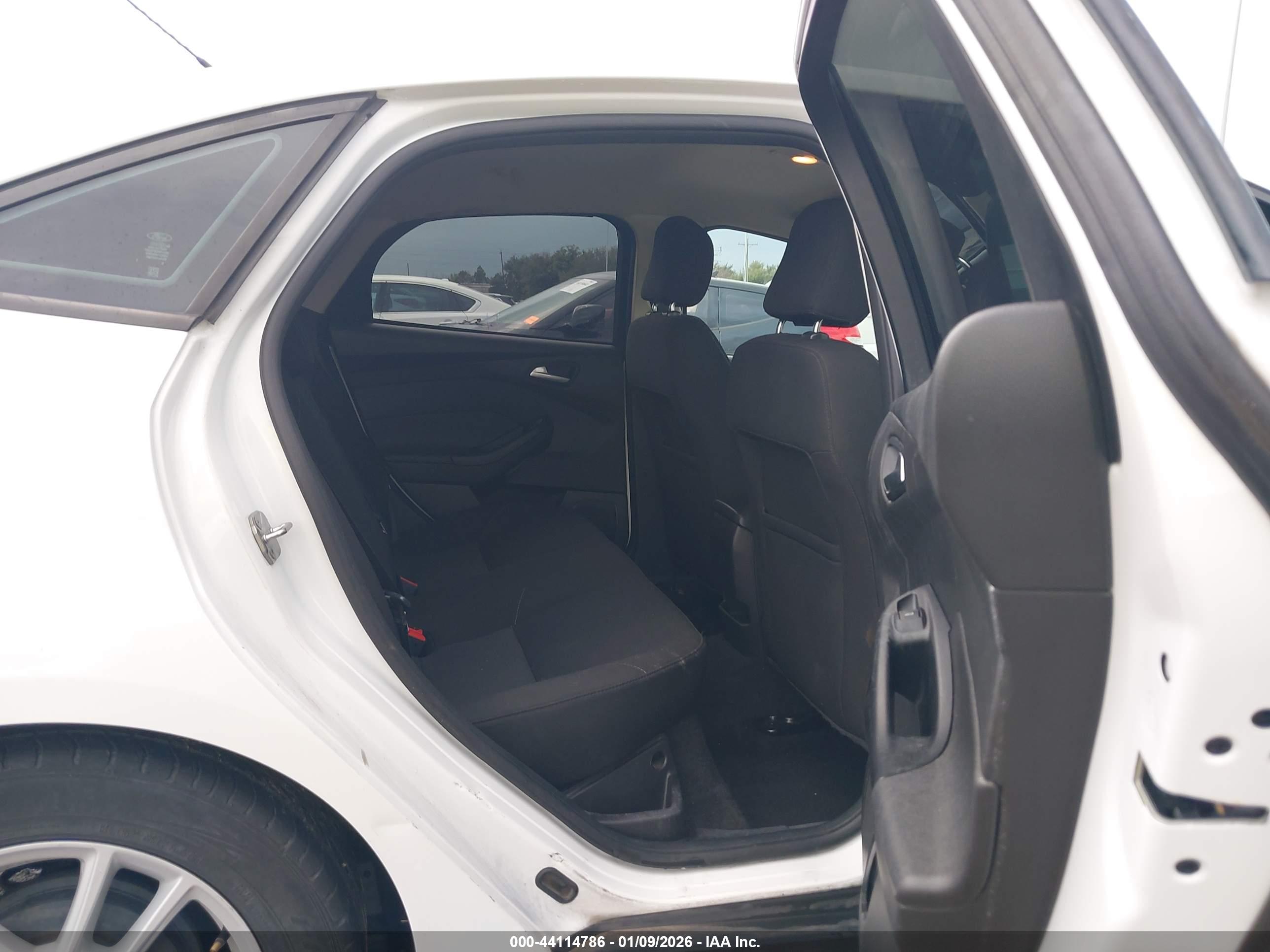 FORD FOCUS image 8