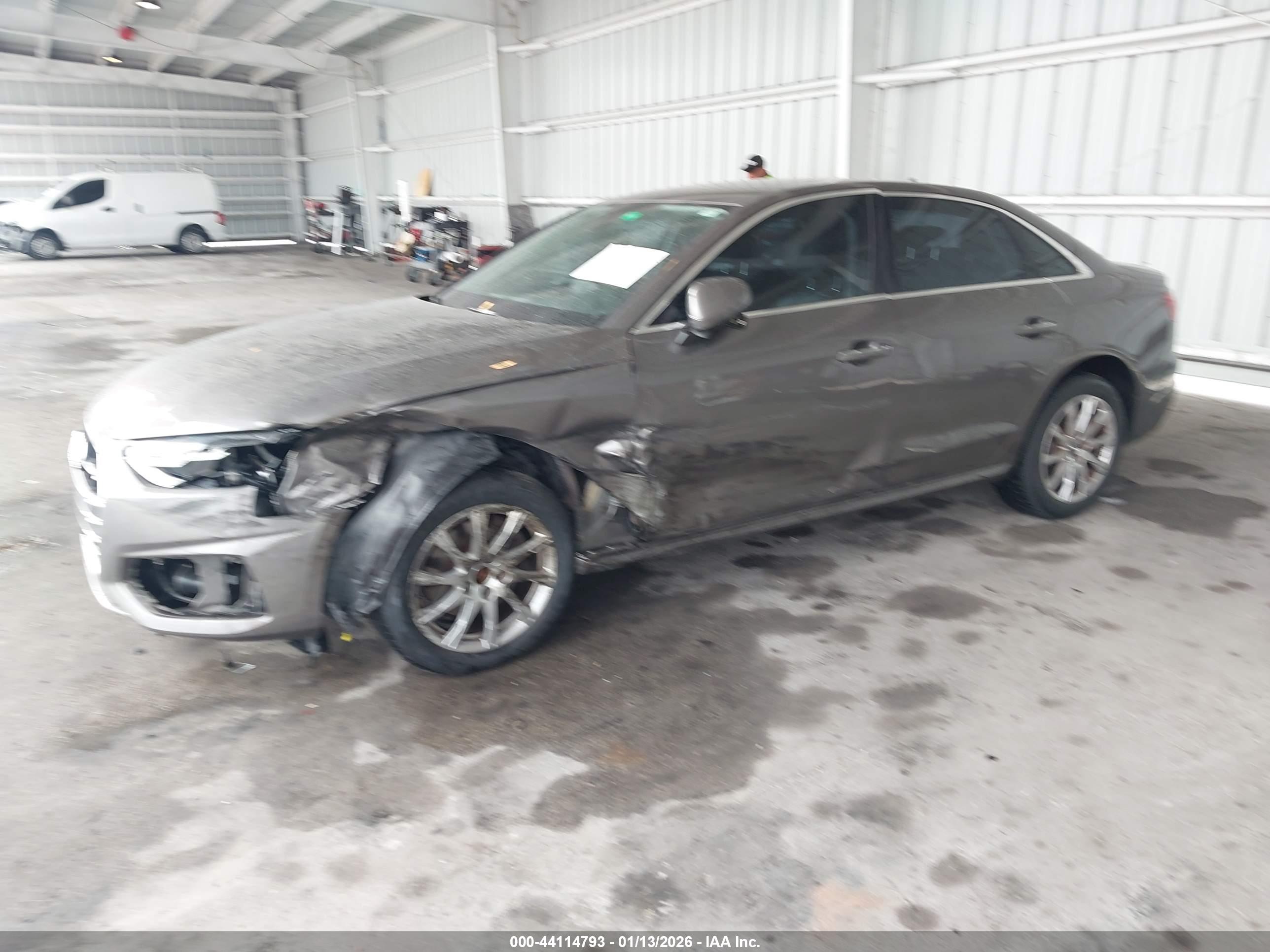AUDI A4 image 2