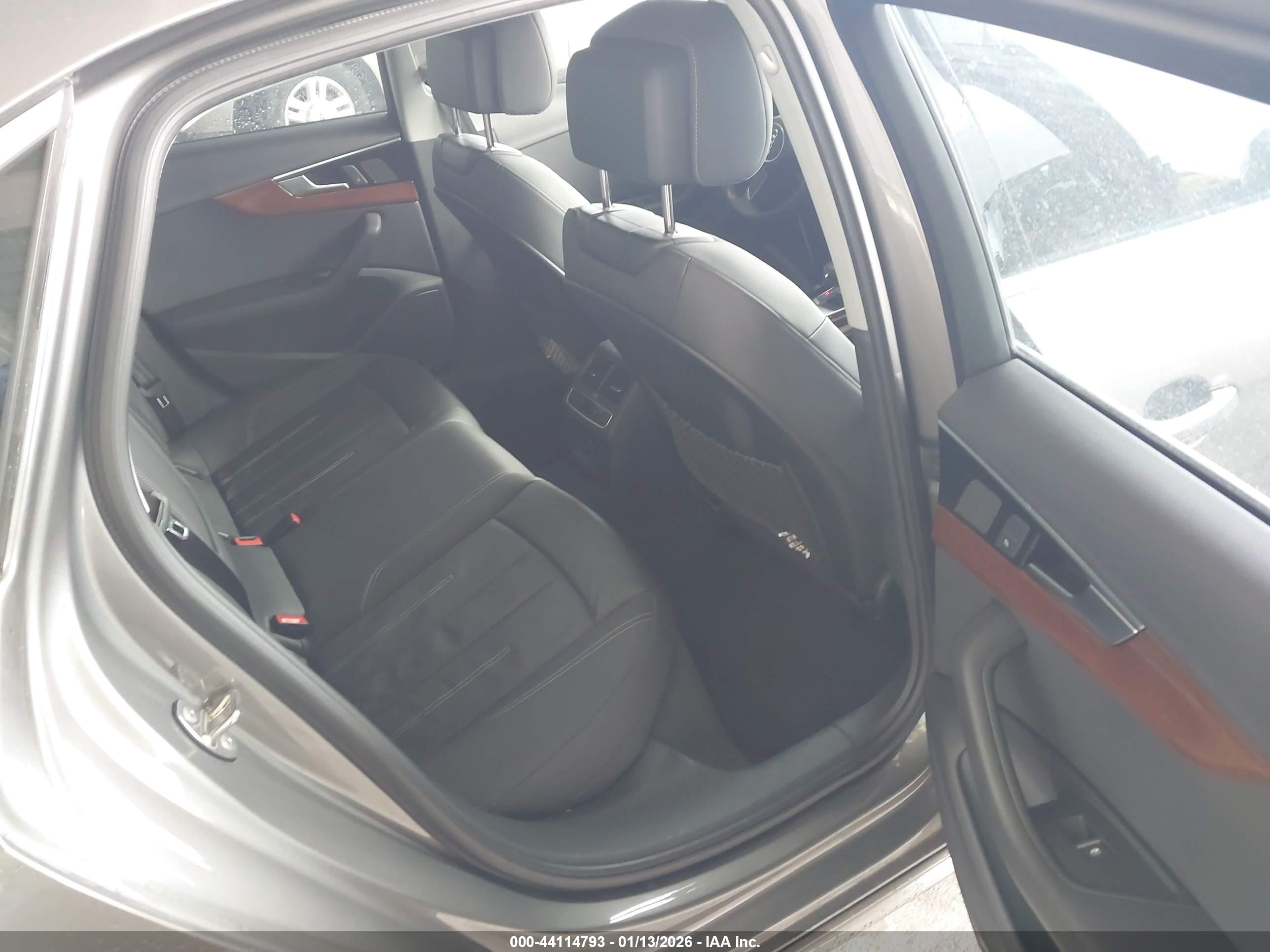 AUDI A4 image 8
