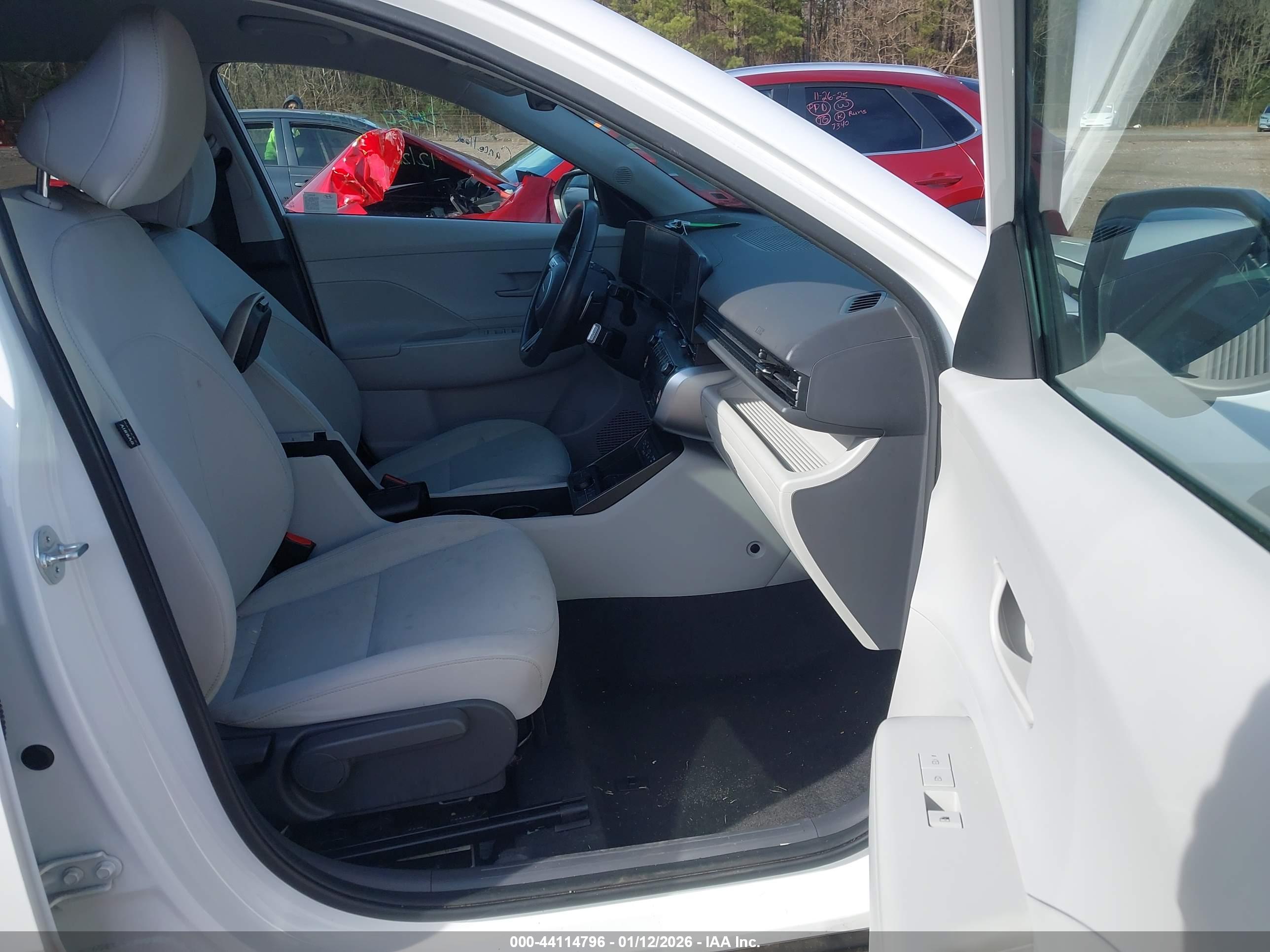 HYUNDAI KONA image 5