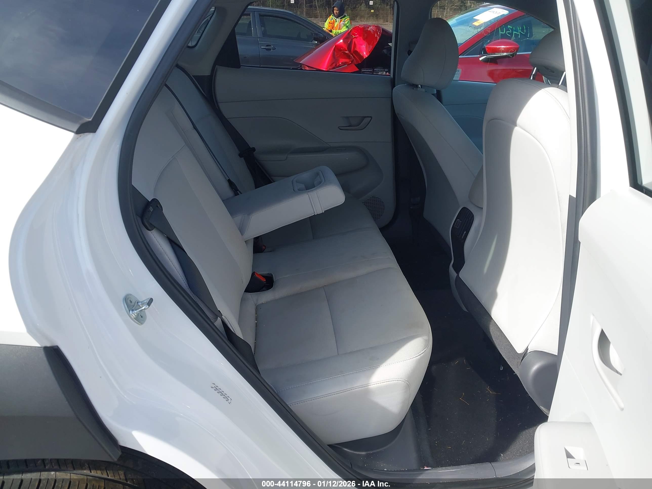 HYUNDAI KONA image 8