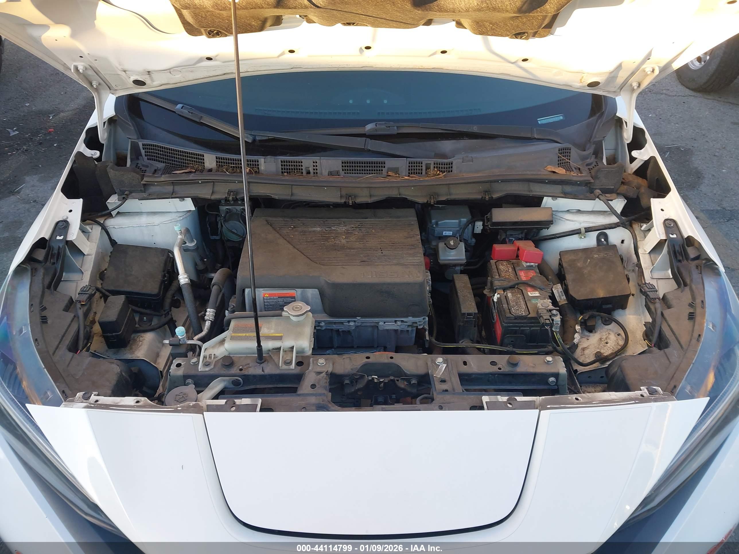 NISSAN LEAF image 10