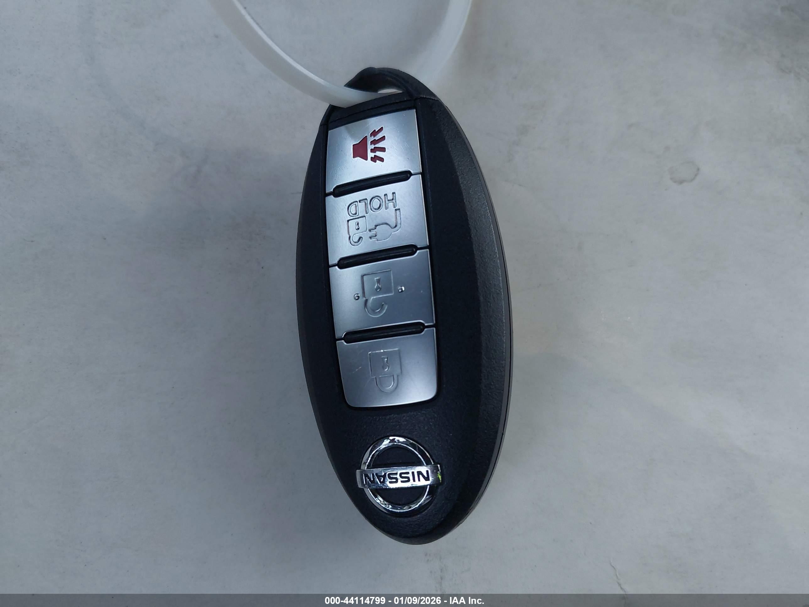 NISSAN LEAF image 11