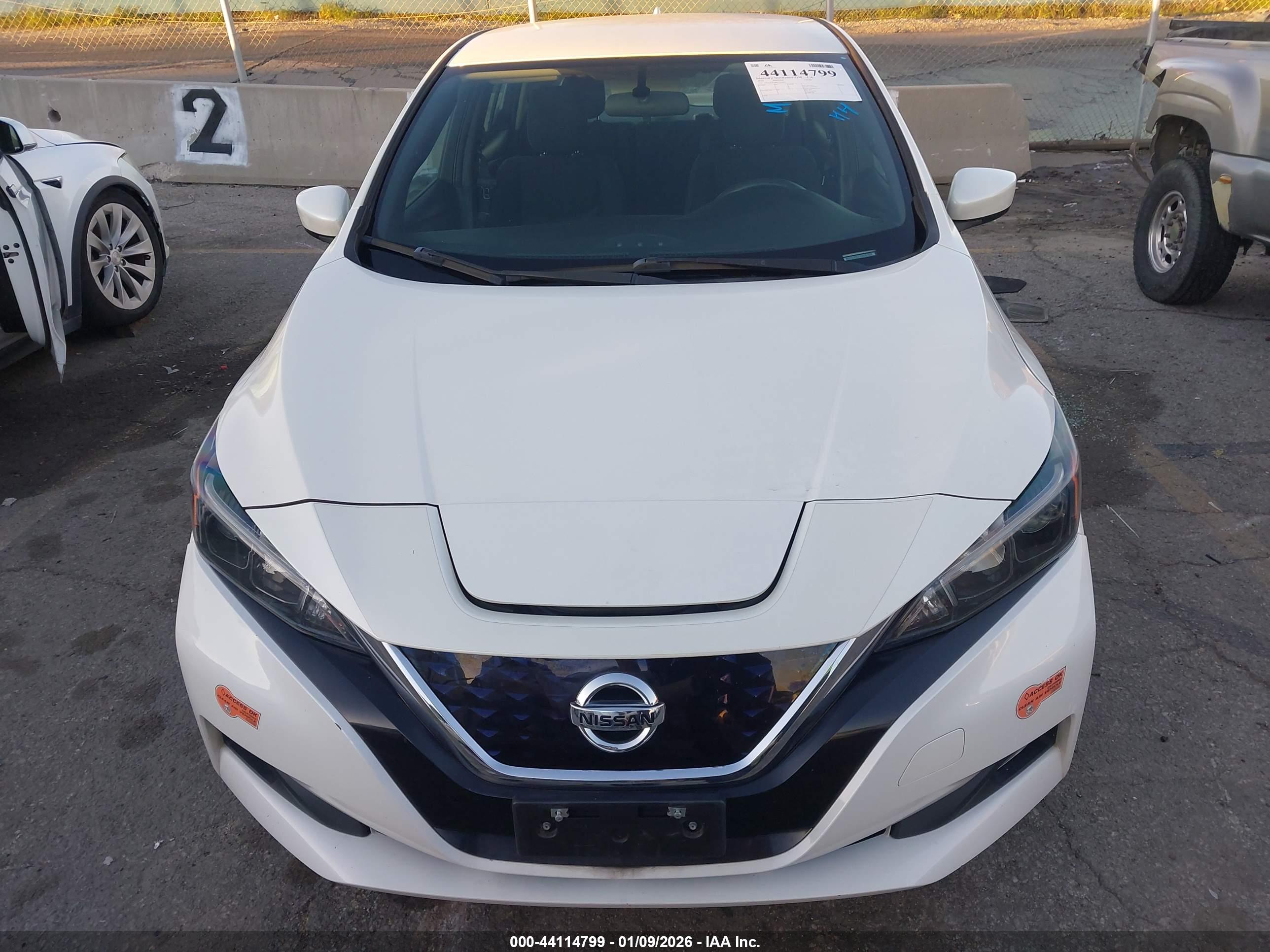 NISSAN LEAF image 6