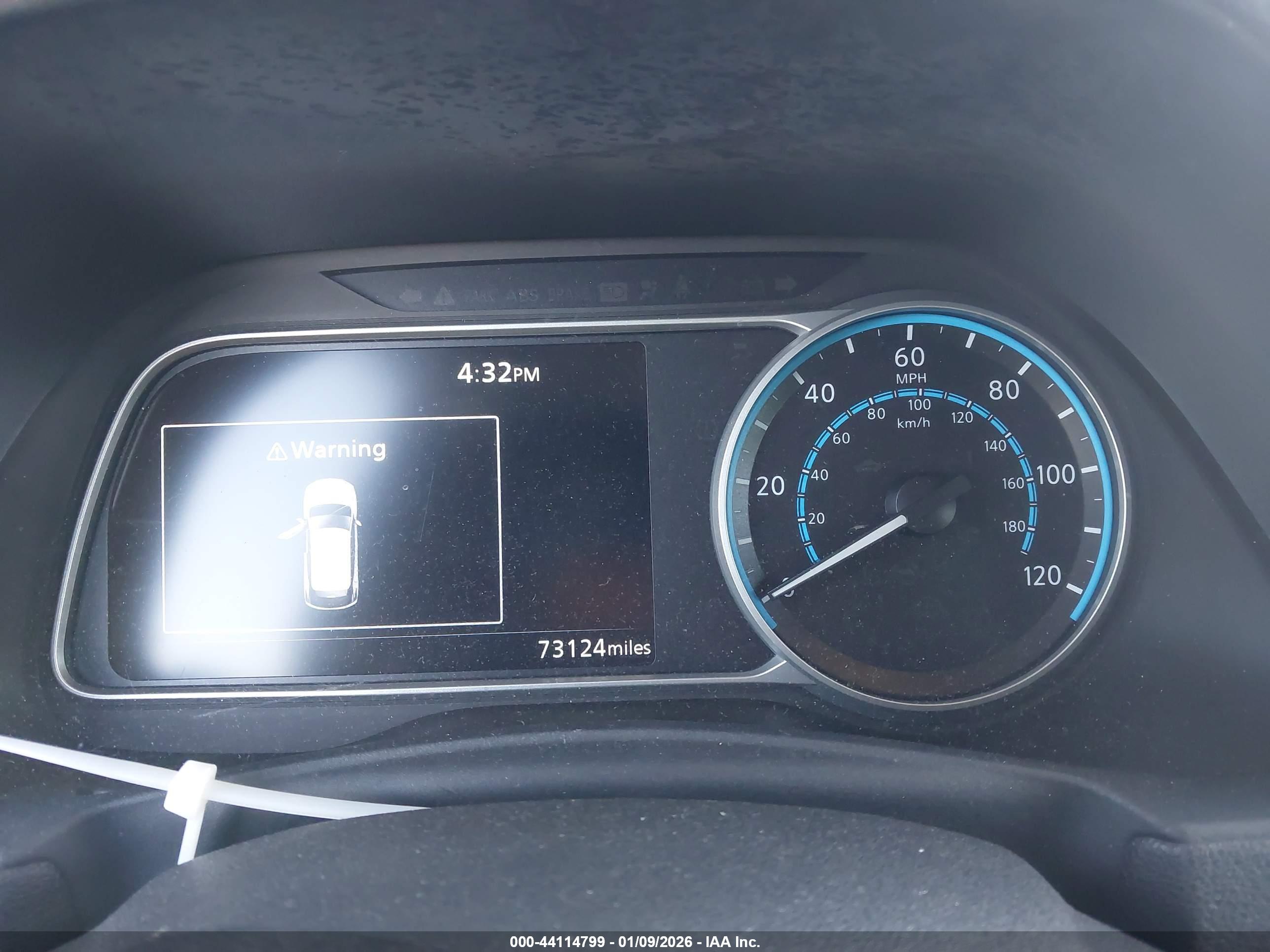 NISSAN LEAF image 7