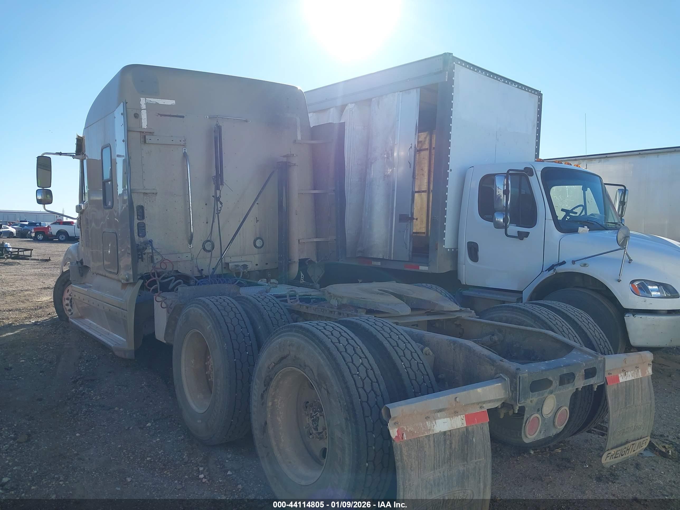 FREIGHTLINER CONVENTIONAL image 3