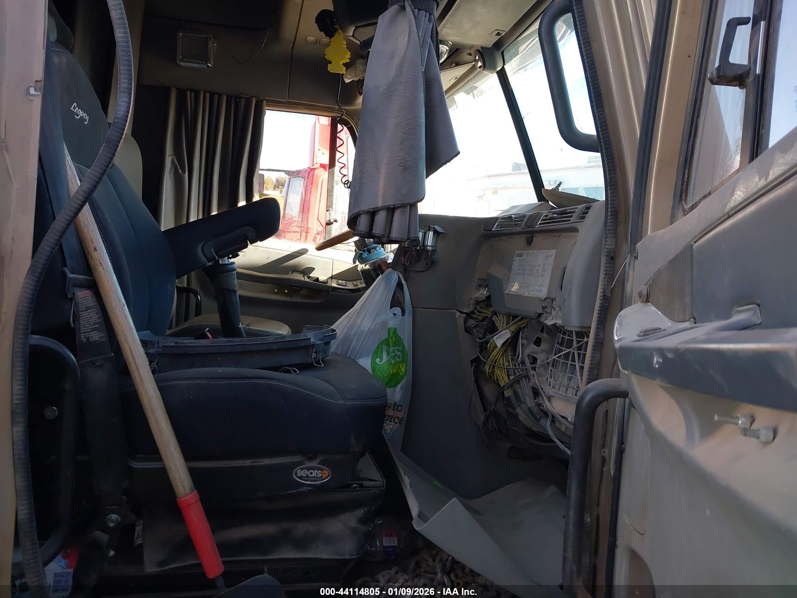 FREIGHTLINER CONVENTIONAL image 5