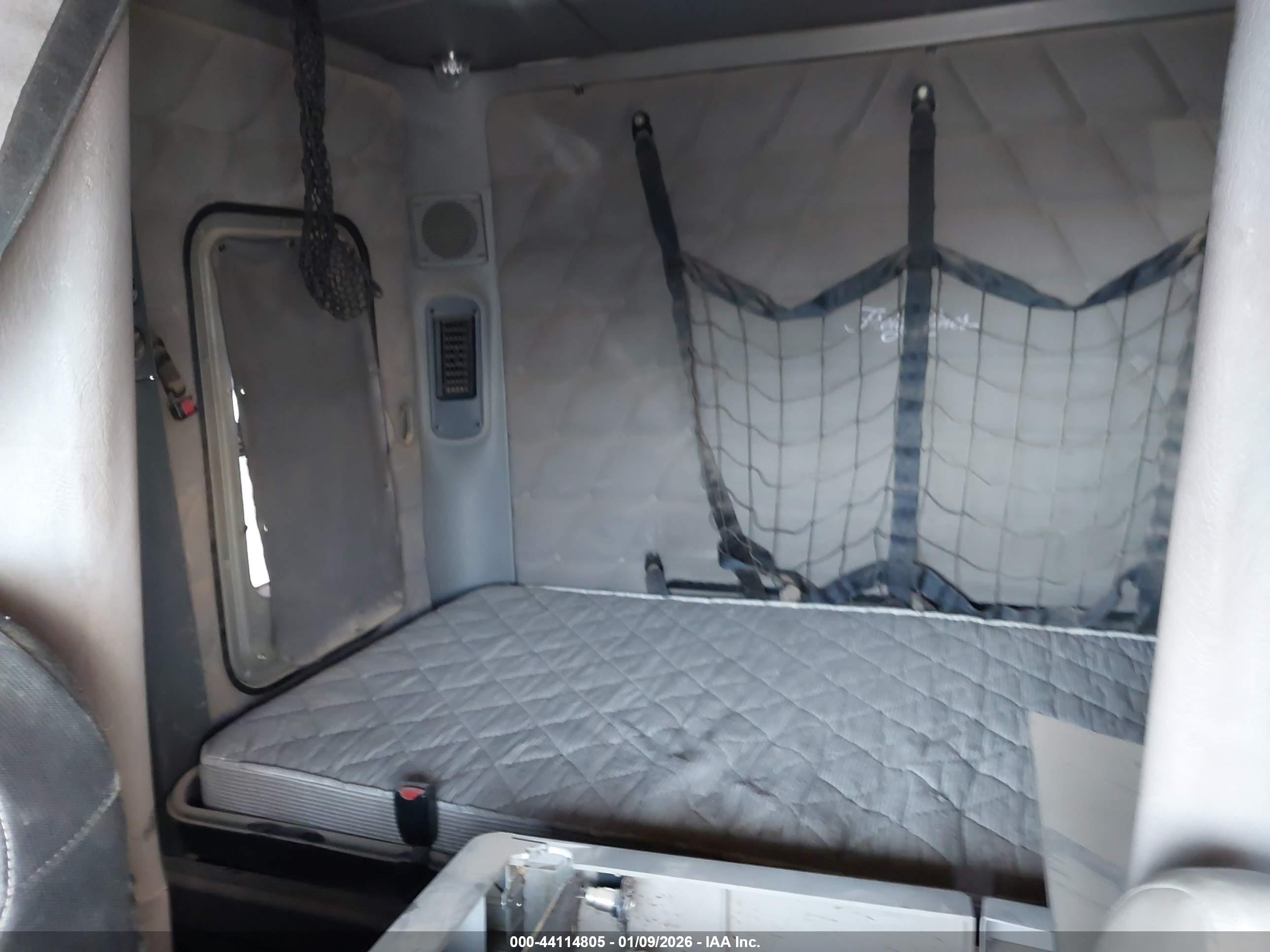 FREIGHTLINER CONVENTIONAL image 8