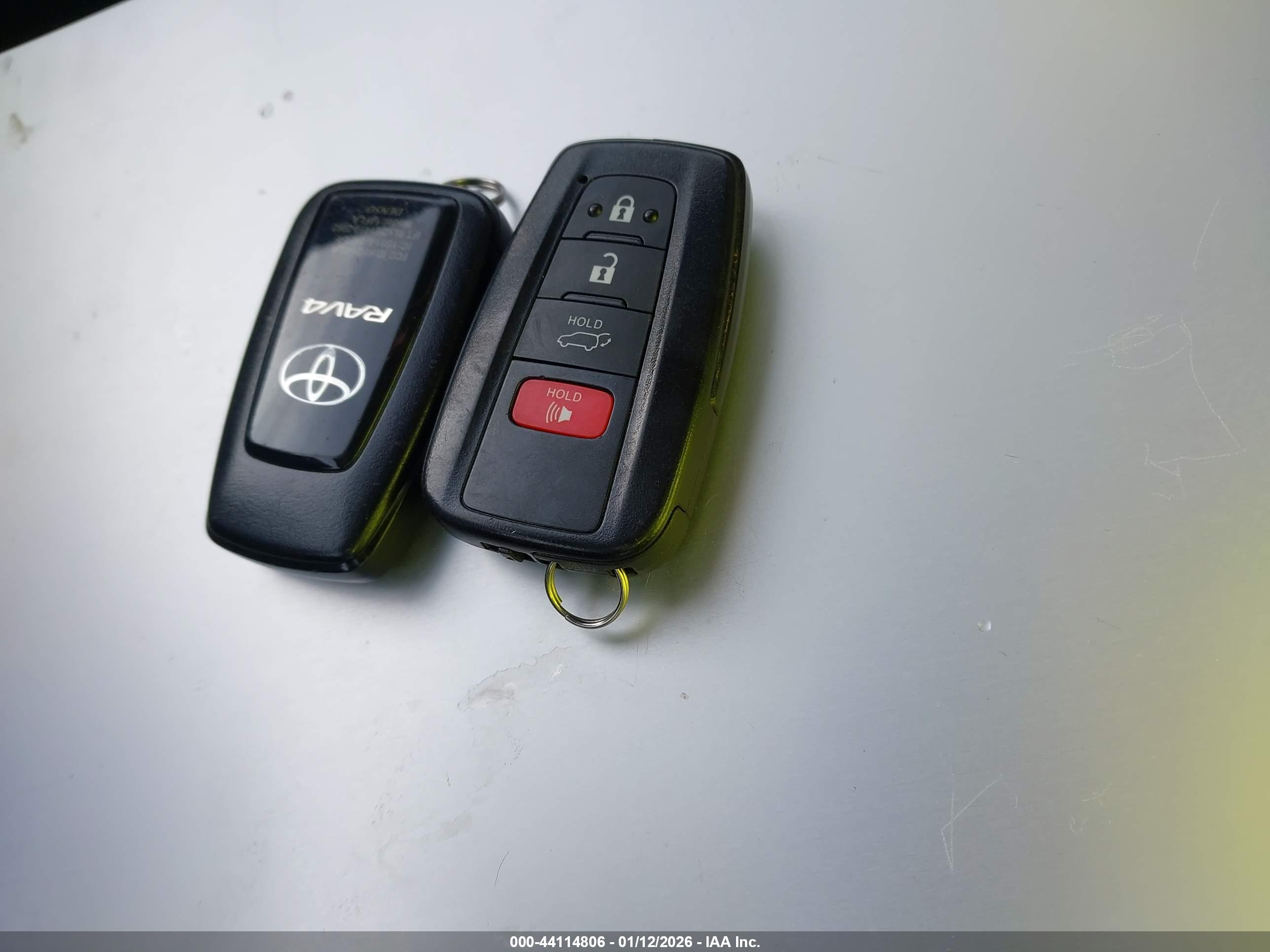 TOYOTA RAV4 image 11