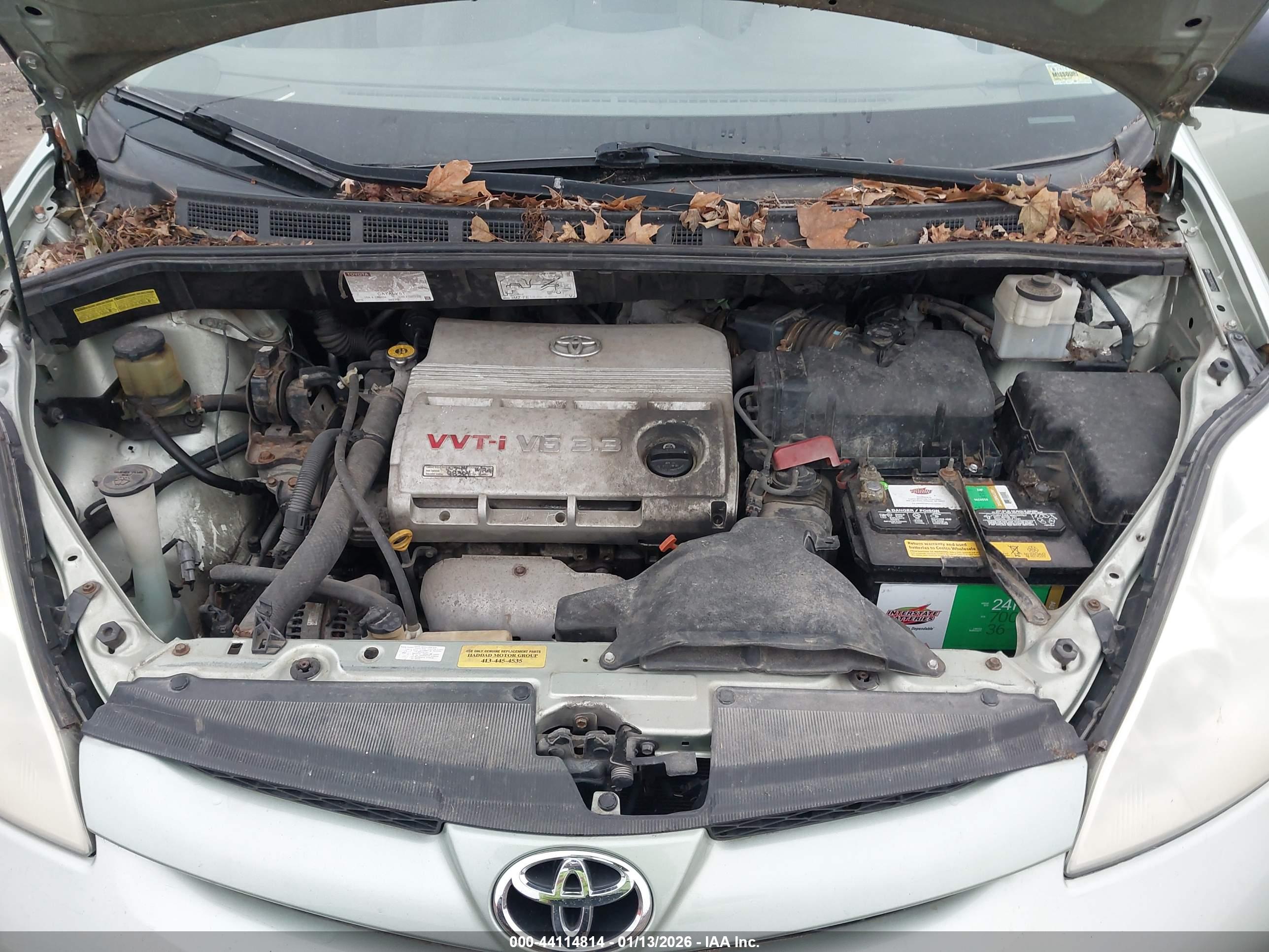 TOYOTA SIENNA image 10