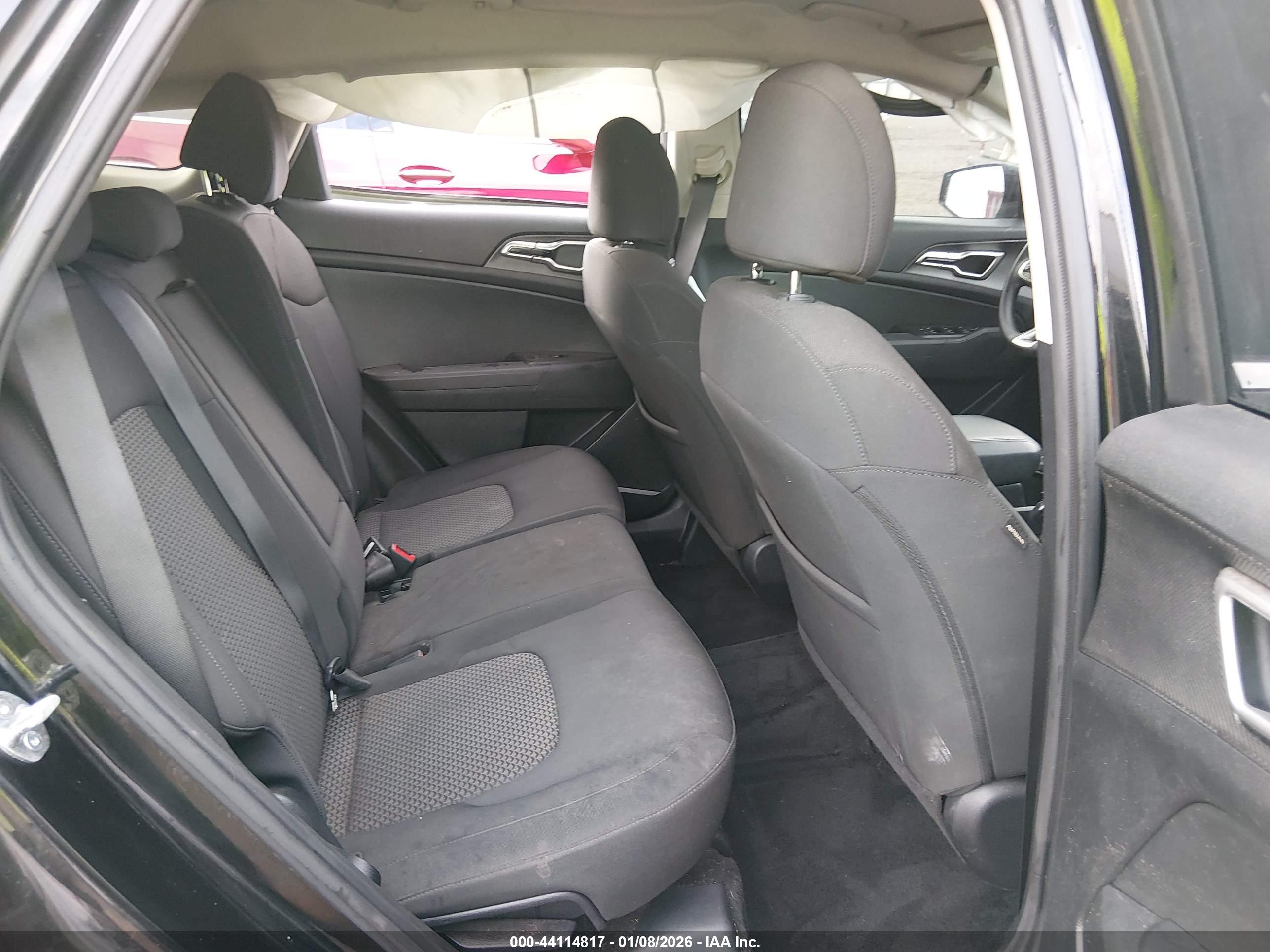 KIA SPORTAGE image 8