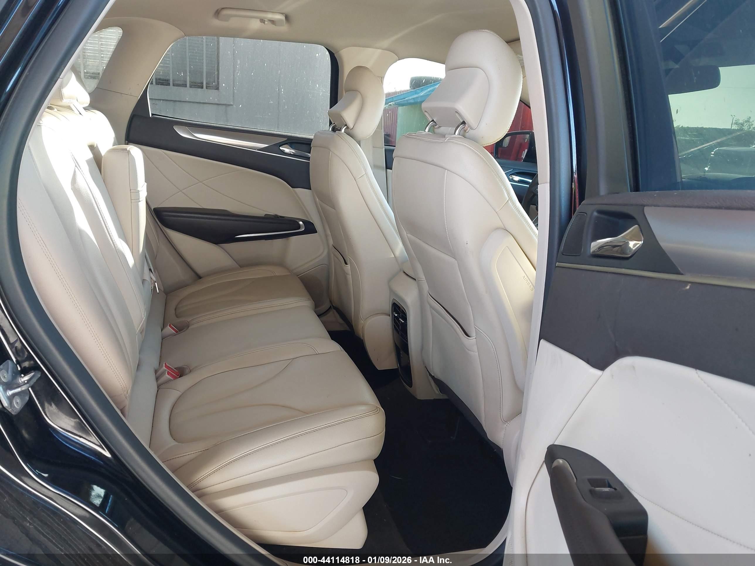 LINCOLN MKC image 8