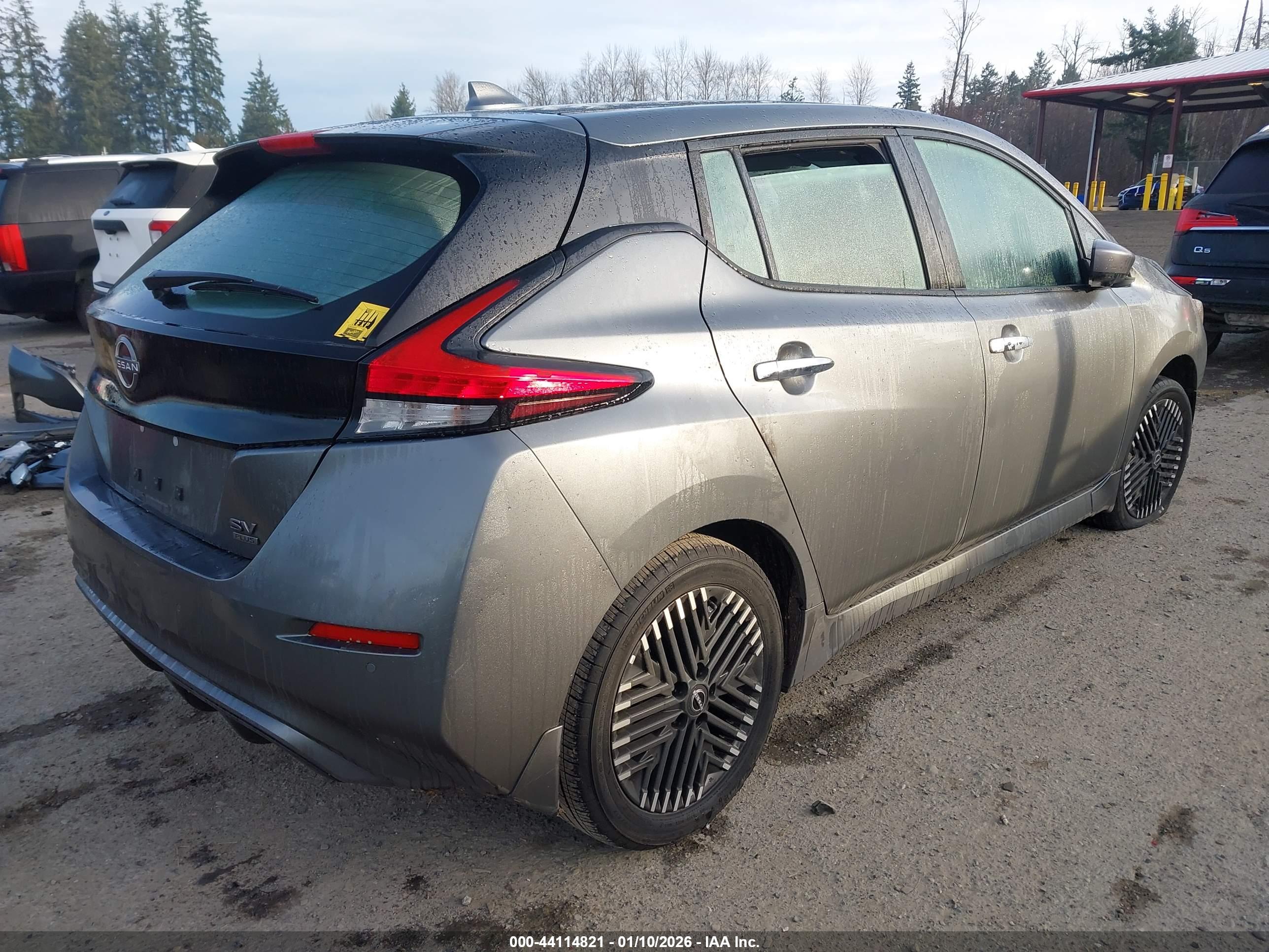NISSAN LEAF image 4