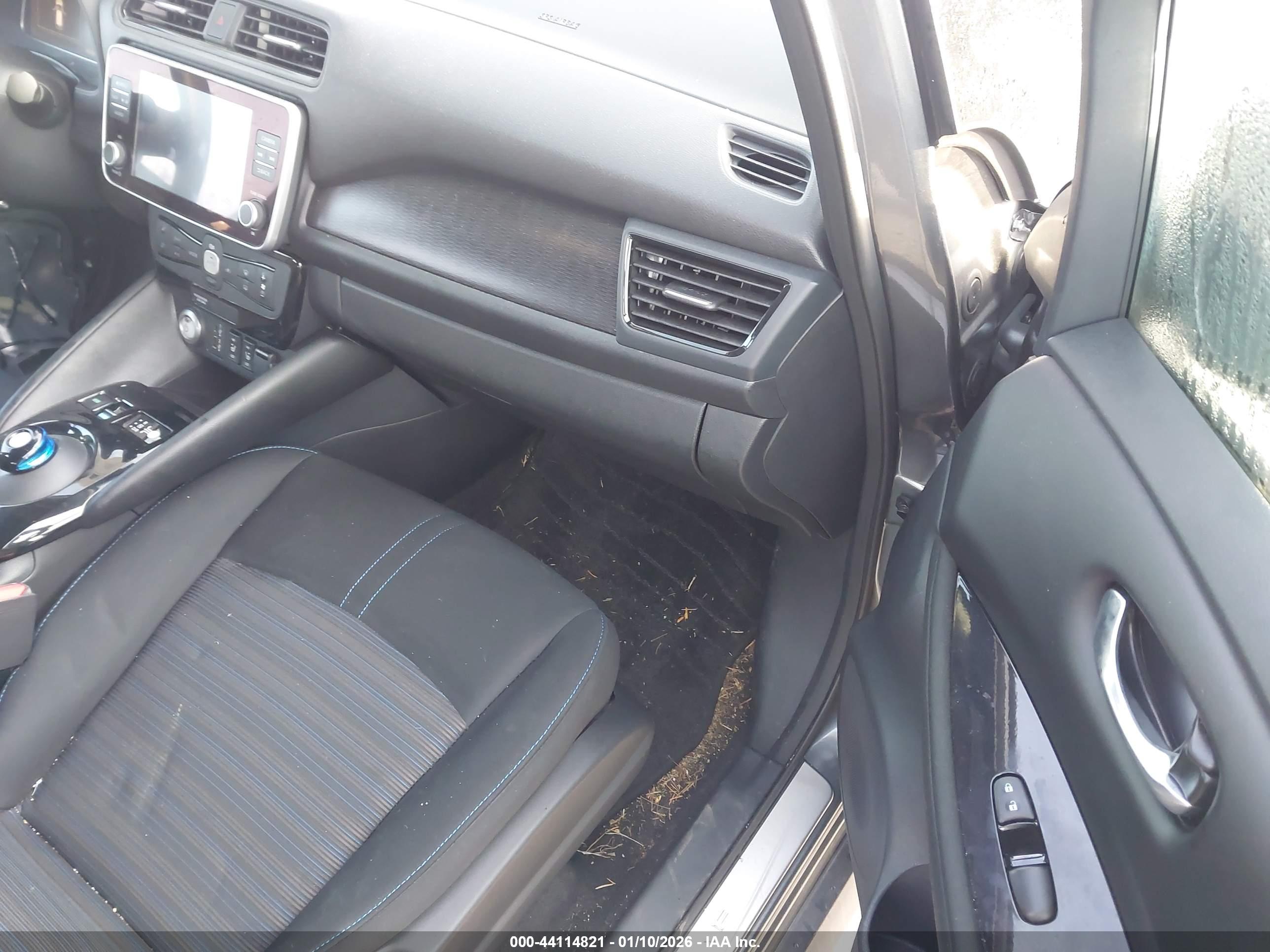 NISSAN LEAF image 5