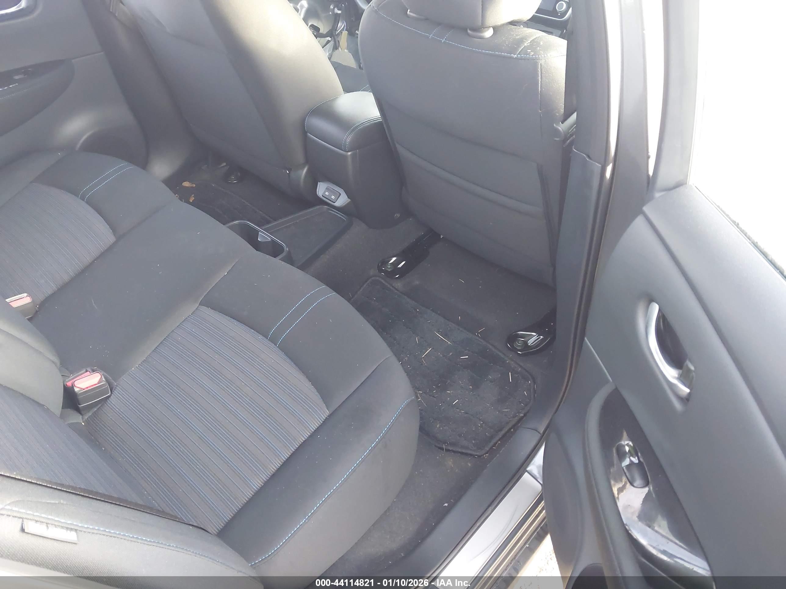 NISSAN LEAF image 8