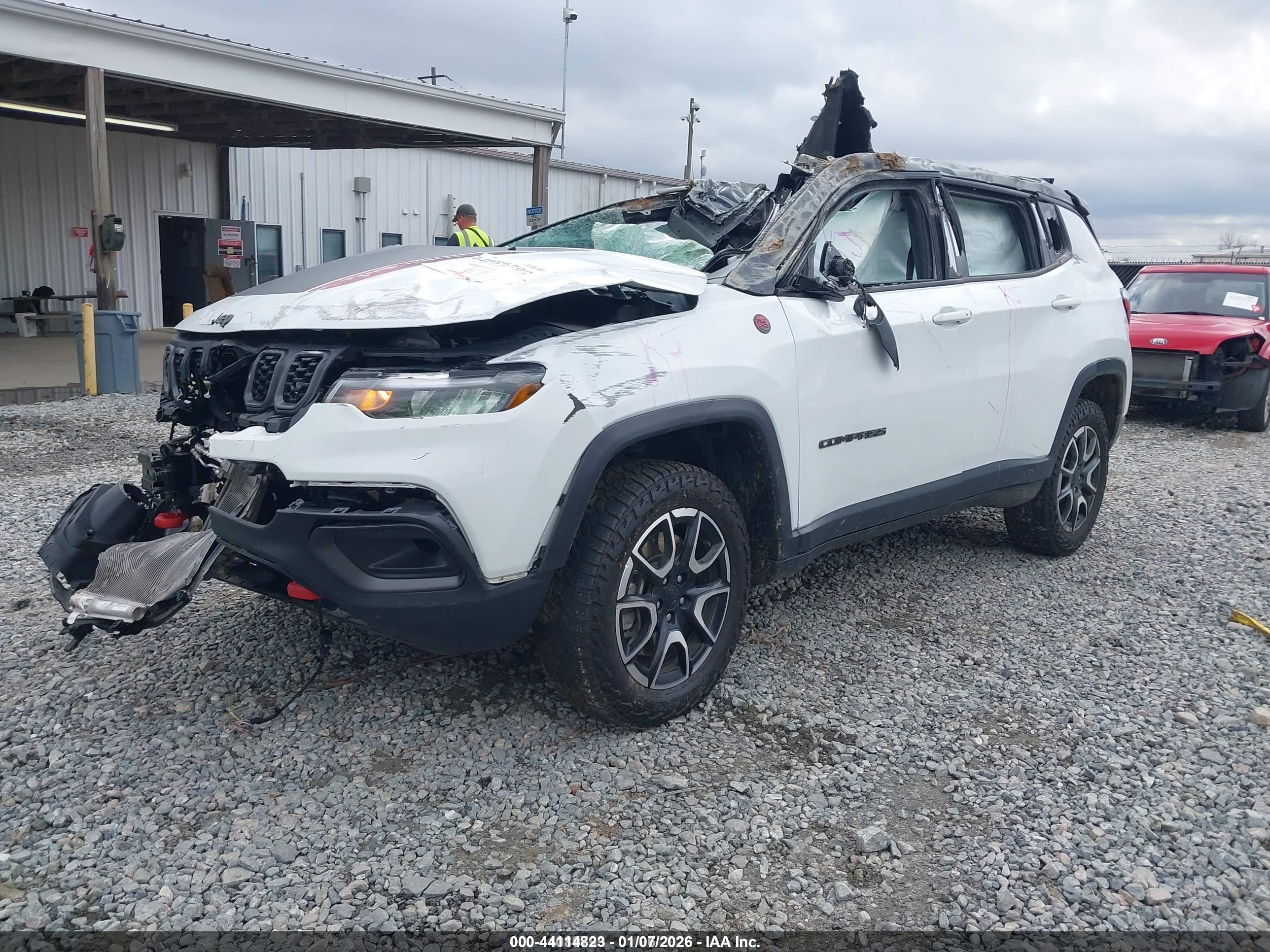 JEEP COMPASS image 2