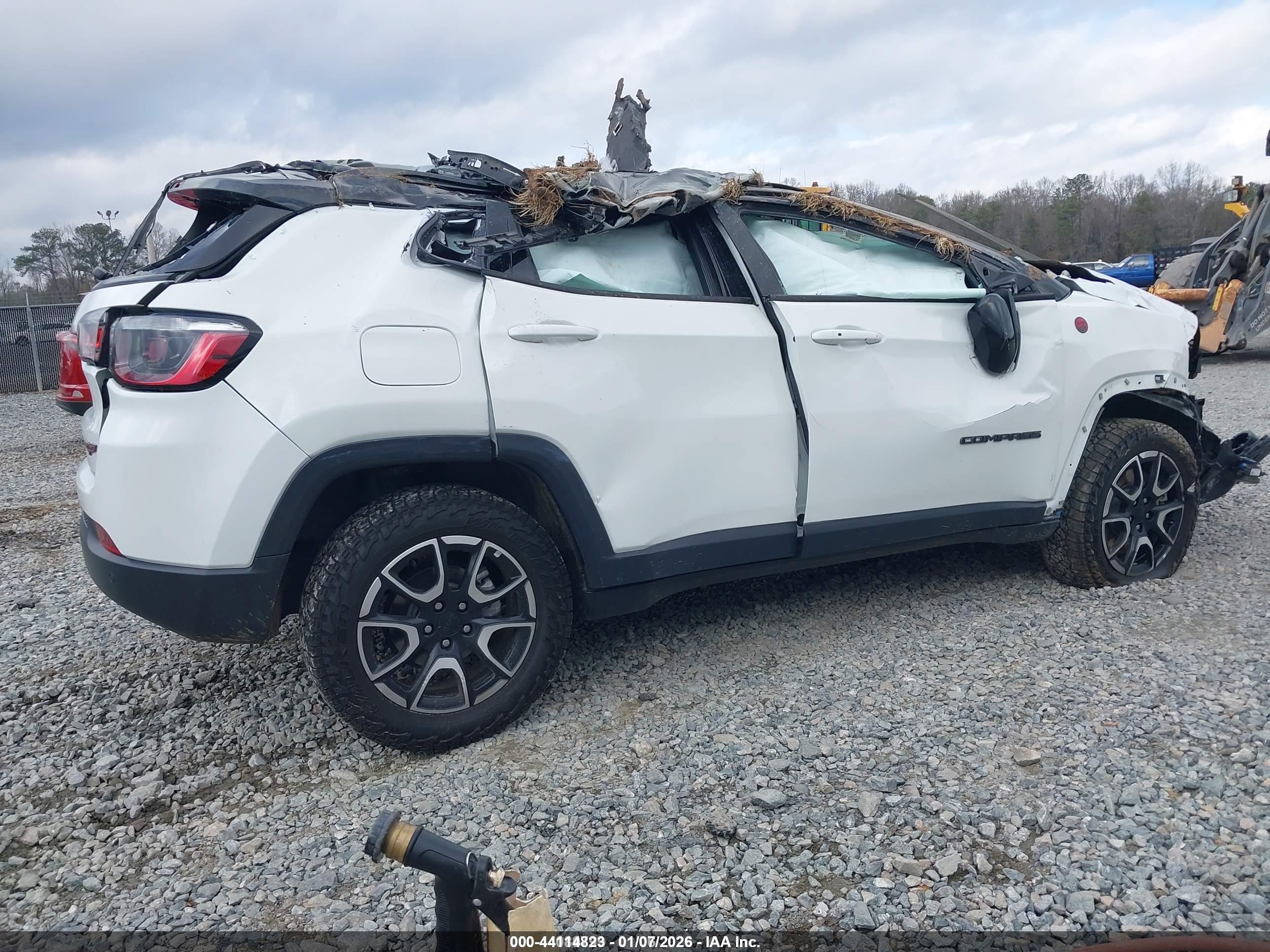 JEEP COMPASS image 4