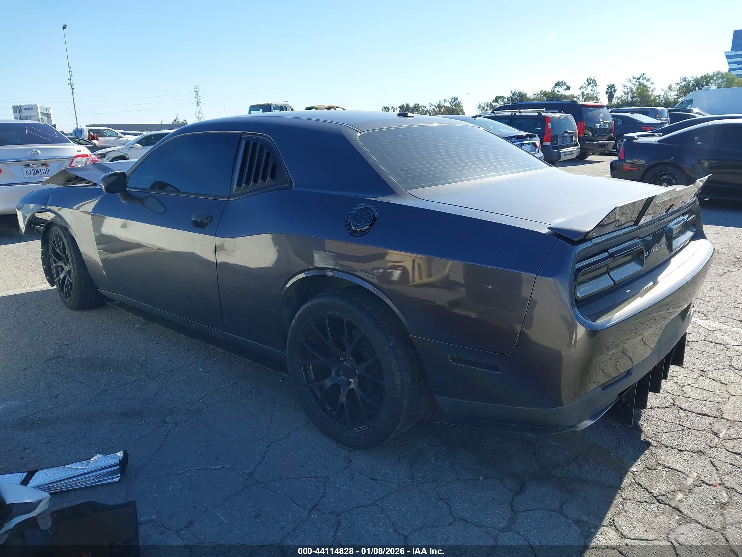DODGE CHALLENGER image 3