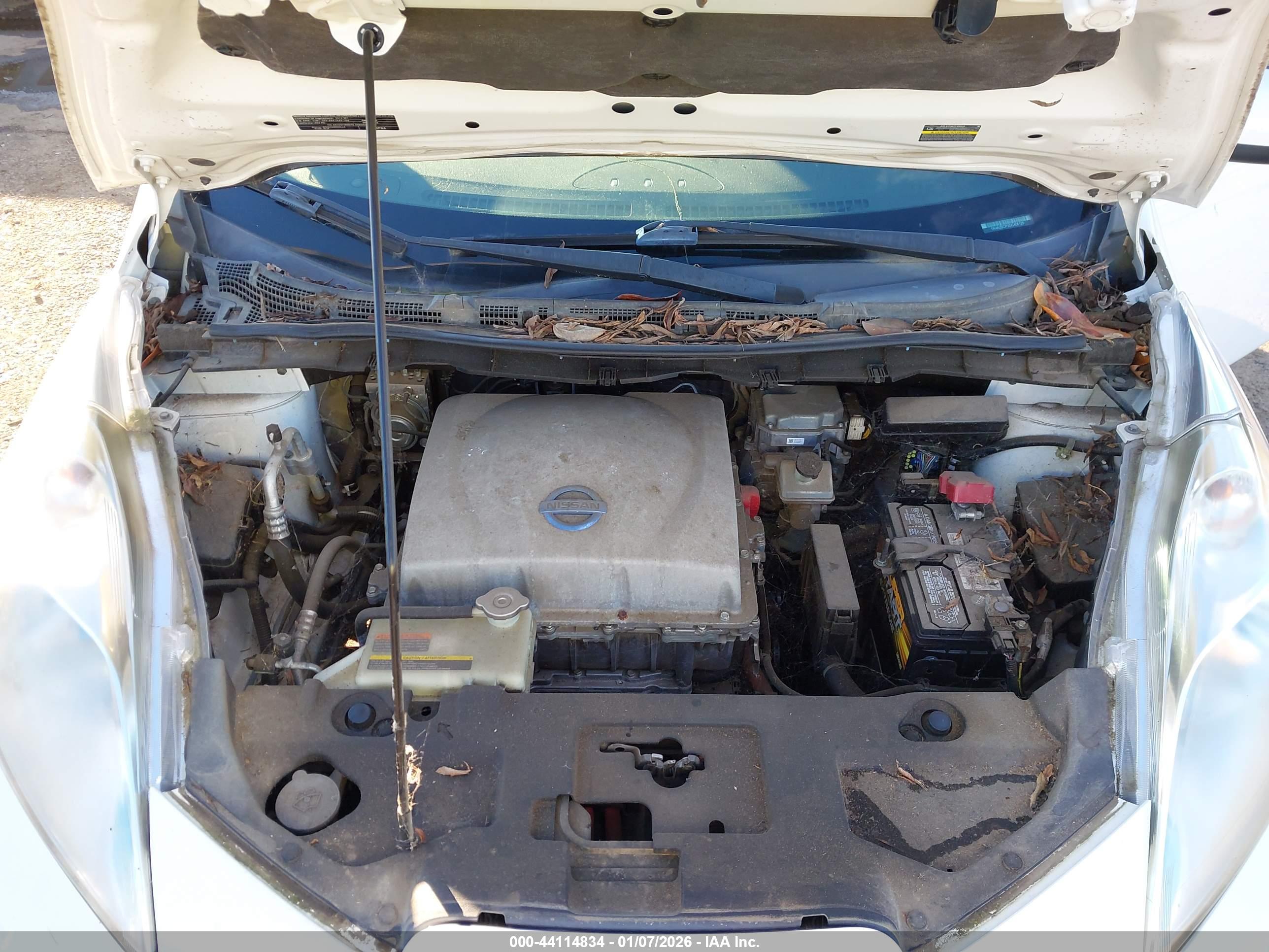 NISSAN LEAF image 10