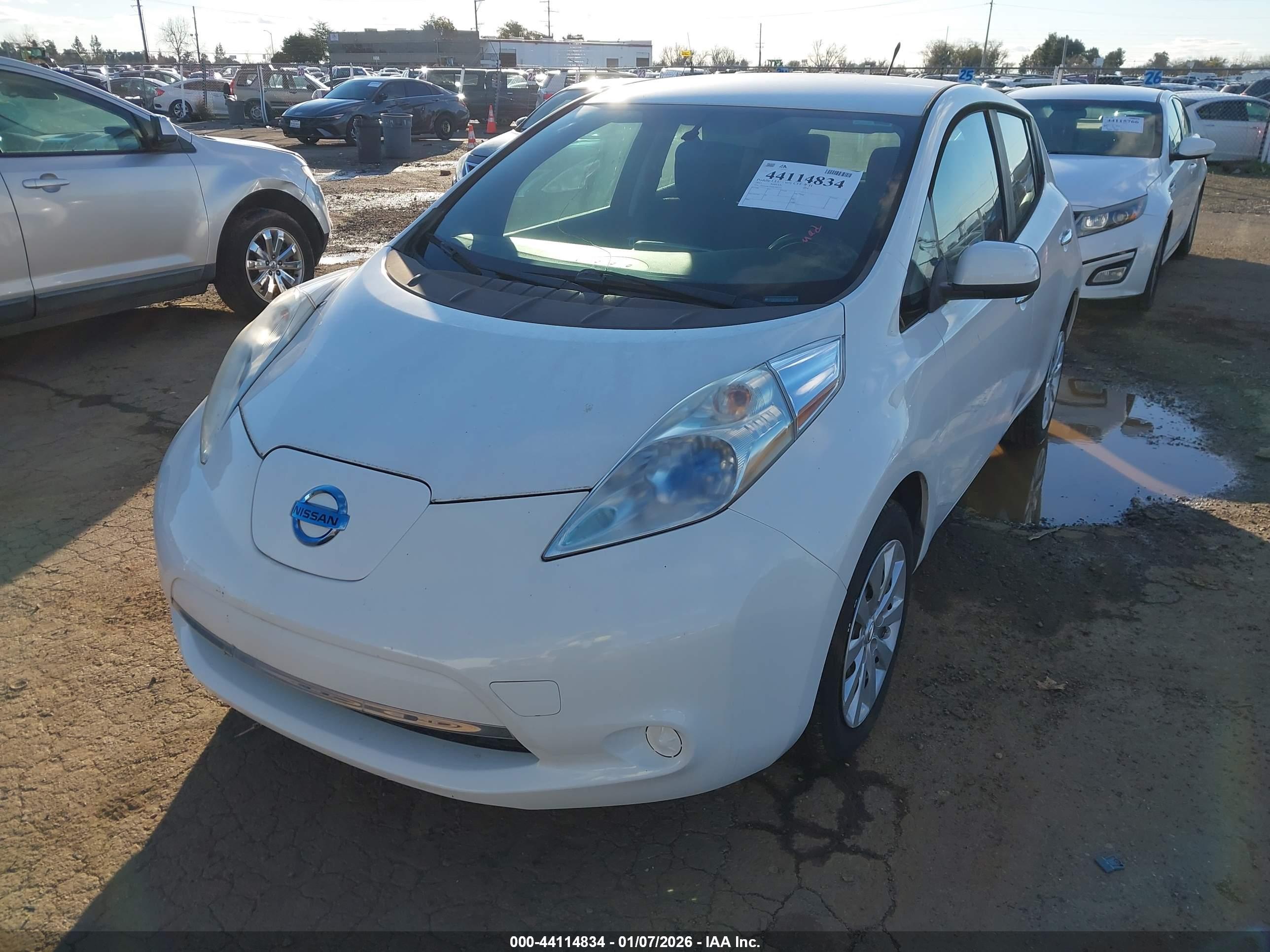 NISSAN LEAF image 2
