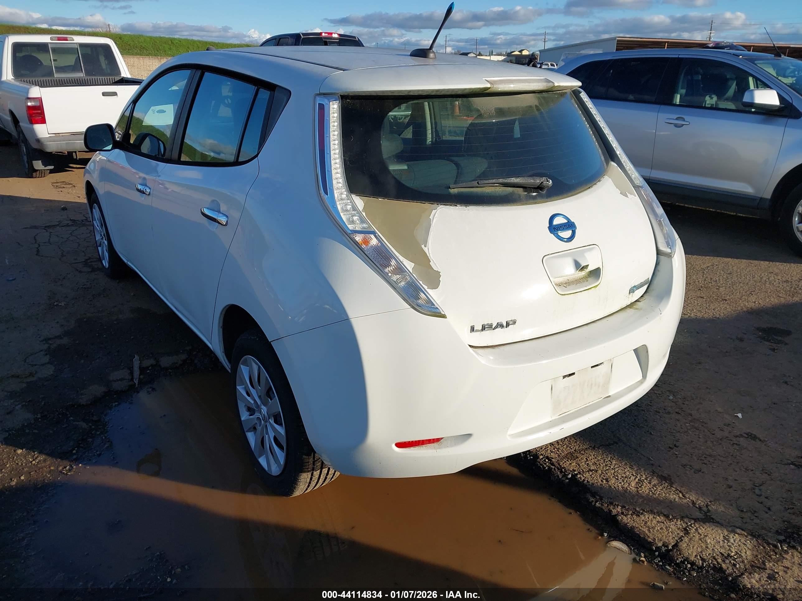 NISSAN LEAF image 3