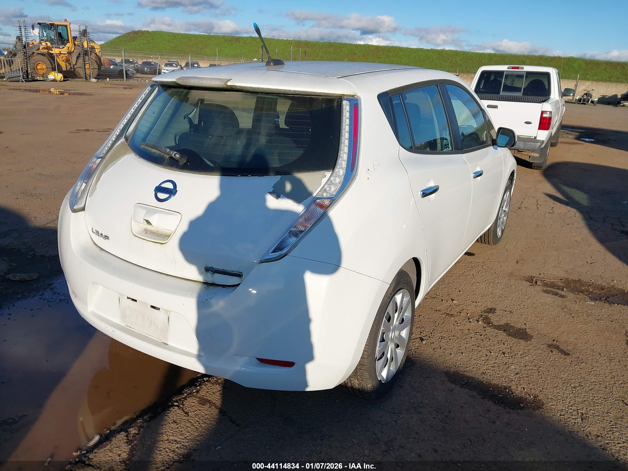 NISSAN LEAF image 4