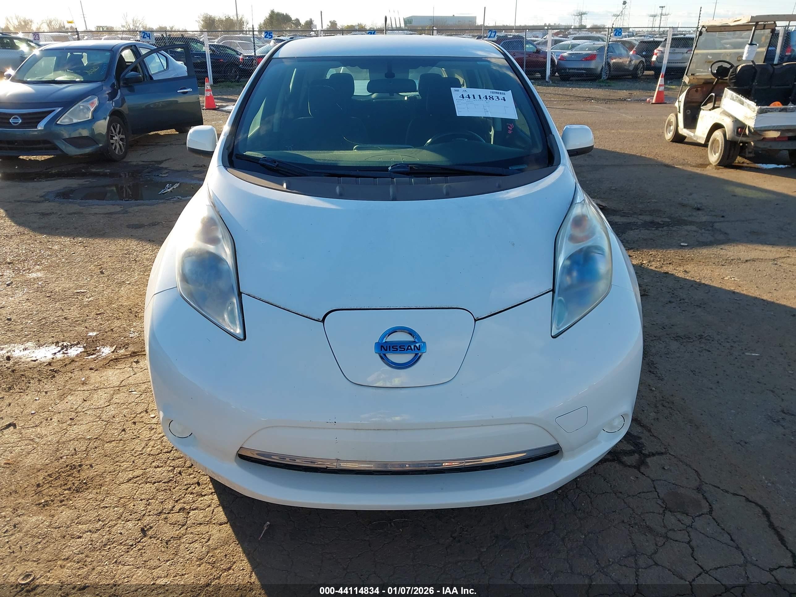 NISSAN LEAF image 6