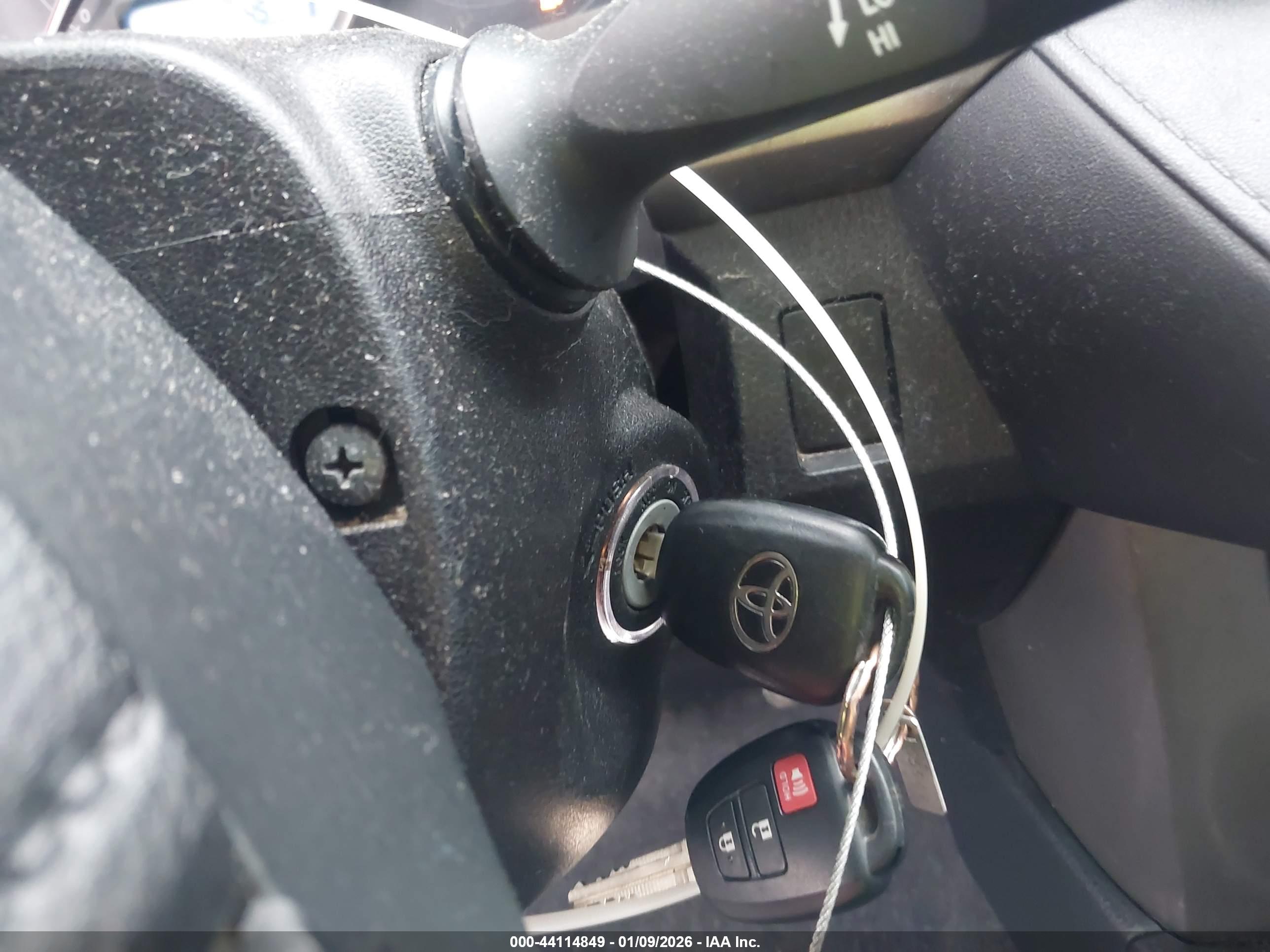 TOYOTA RAV4 image 11