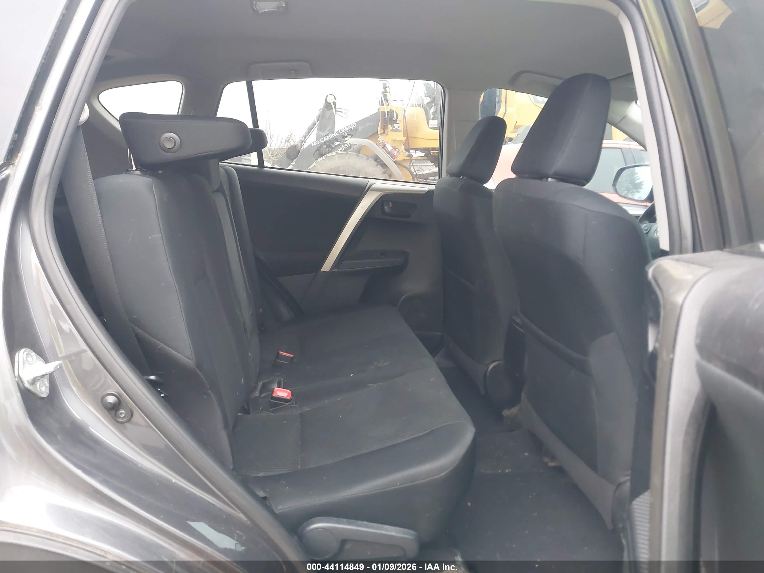 TOYOTA RAV4 image 8