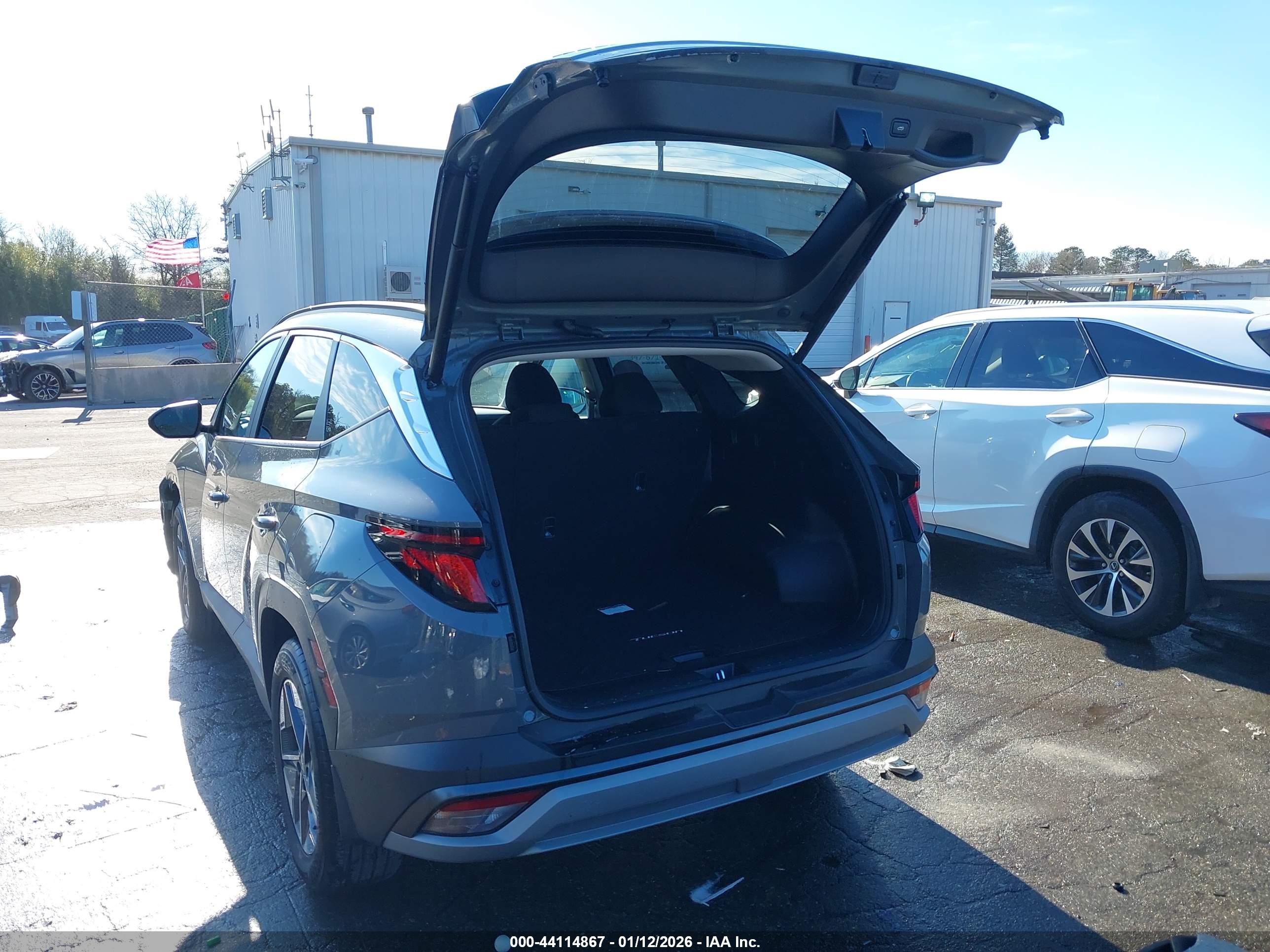 HYUNDAI TUCSON image 3