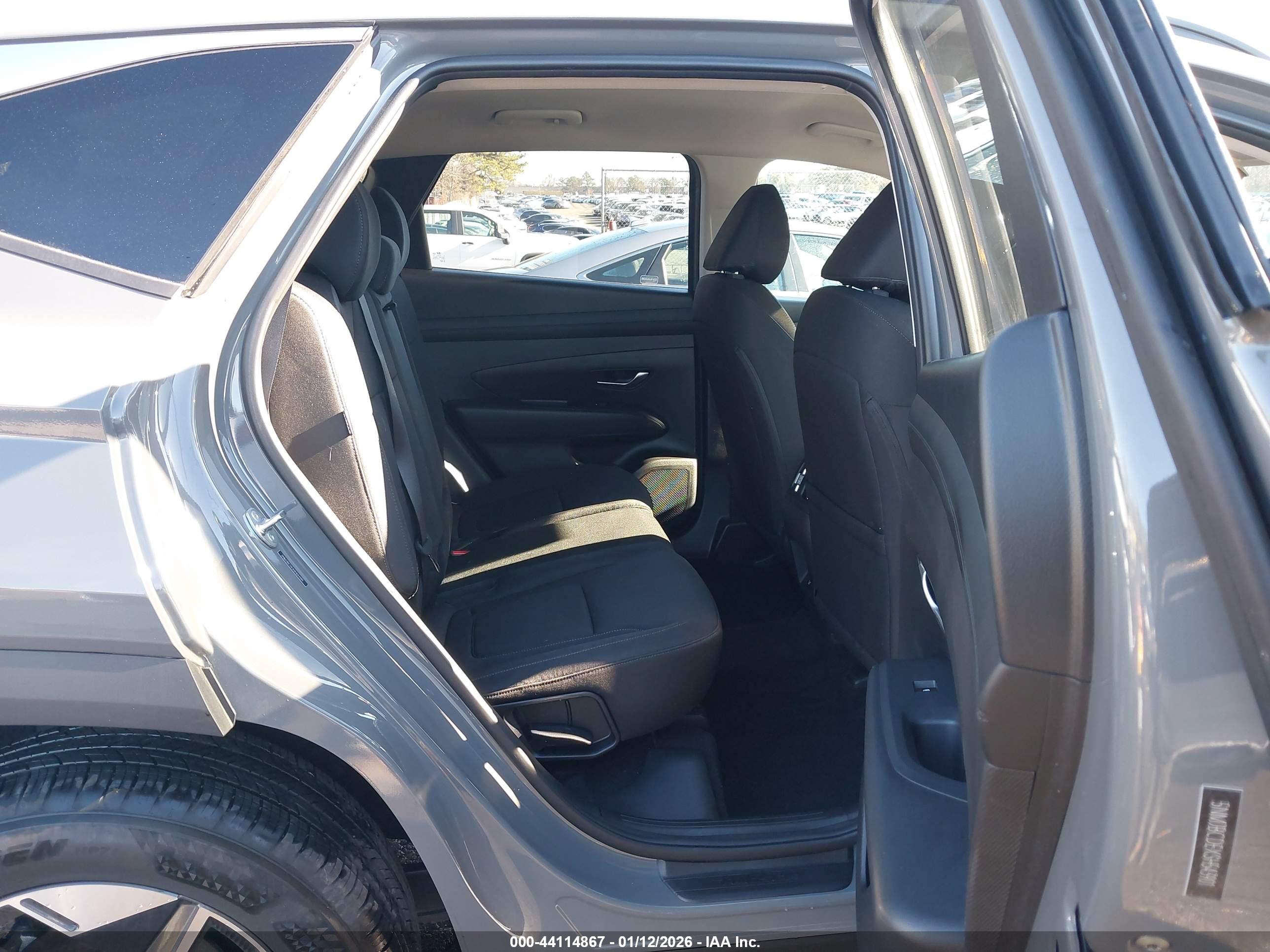 HYUNDAI TUCSON image 8
