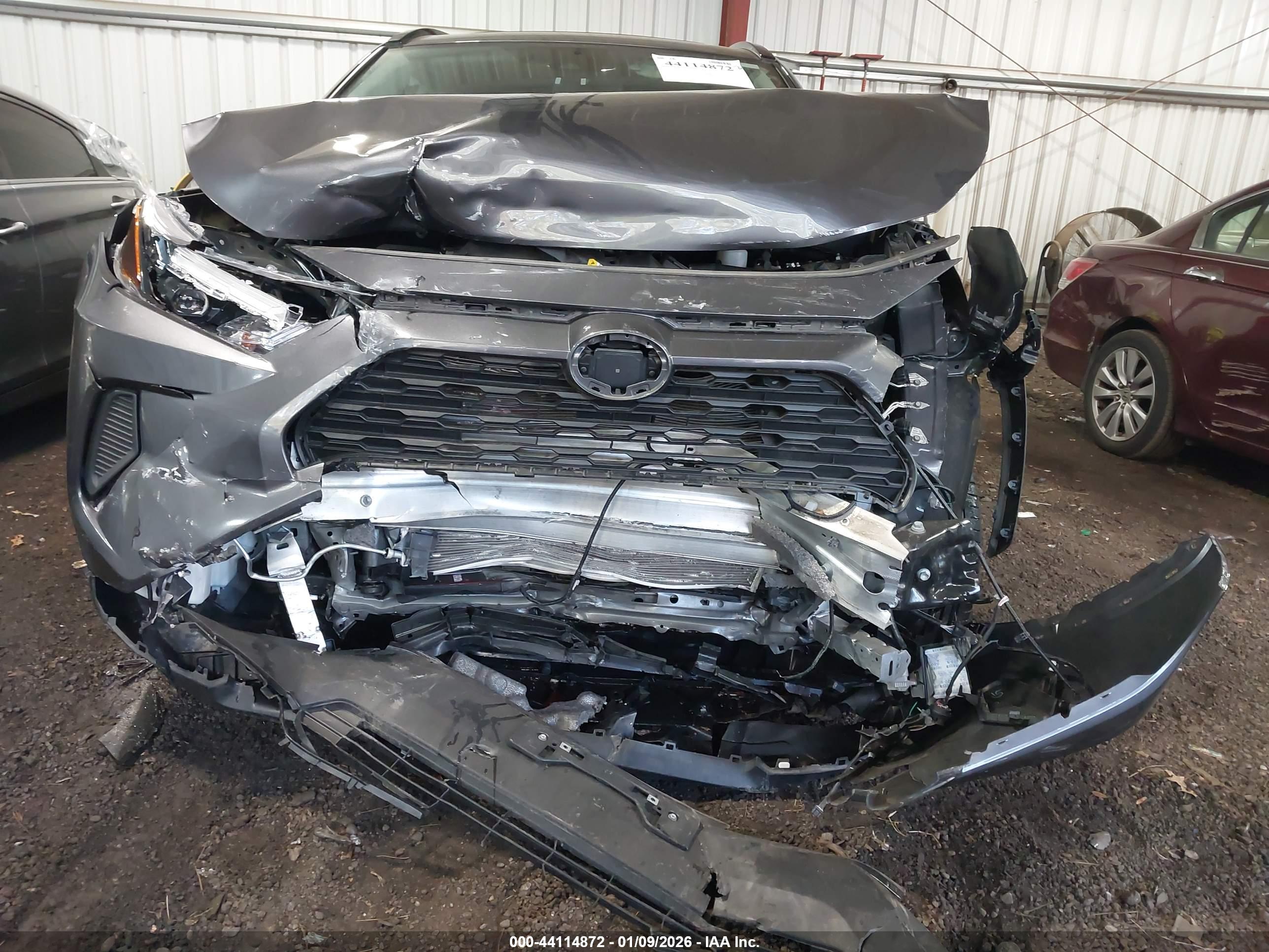 TOYOTA RAV4 image 10