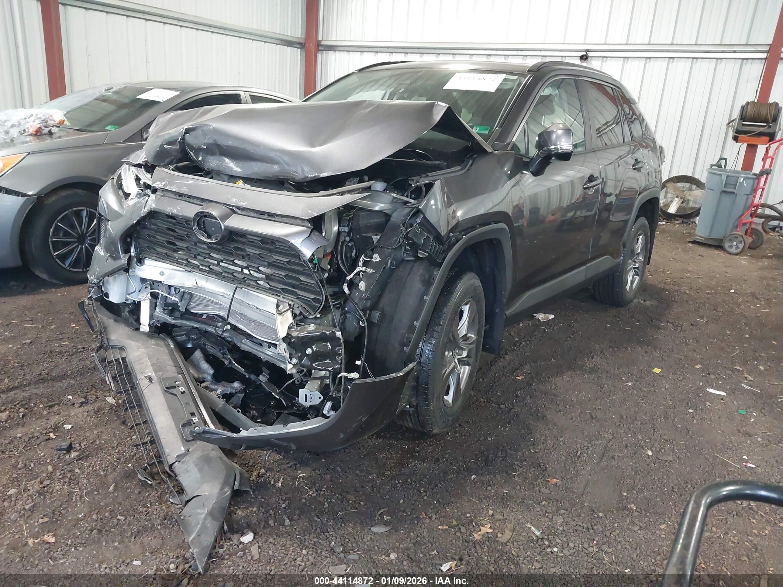 TOYOTA RAV4 image 2