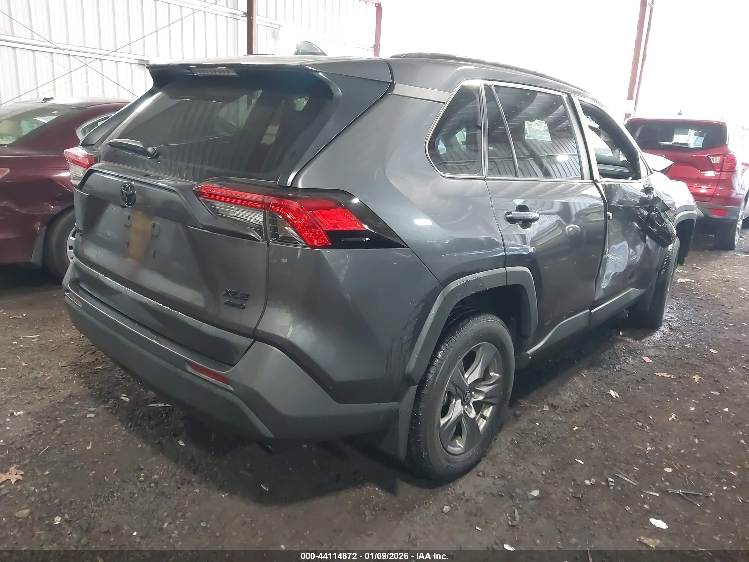 TOYOTA RAV4 image 4