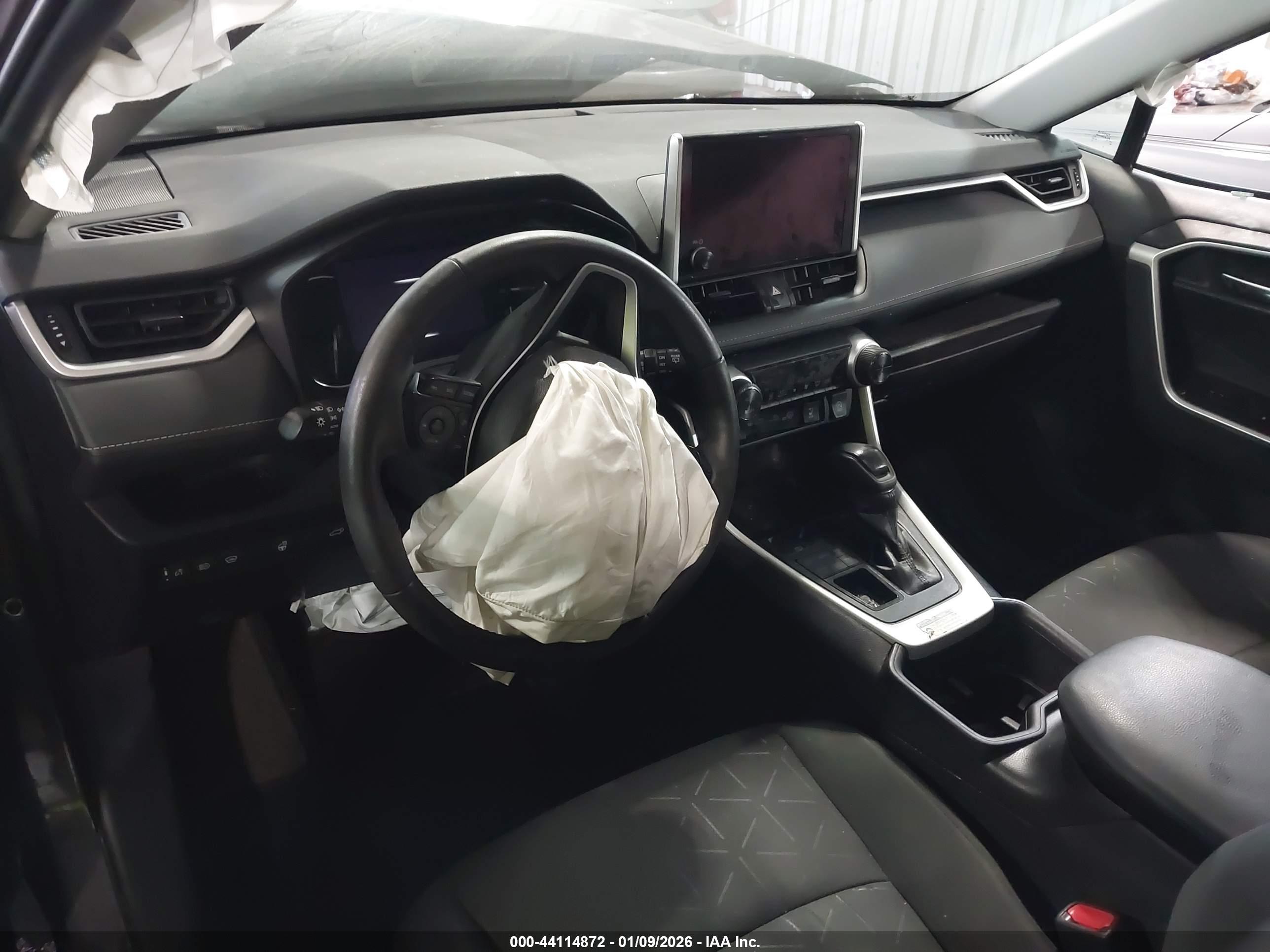 TOYOTA RAV4 image 5
