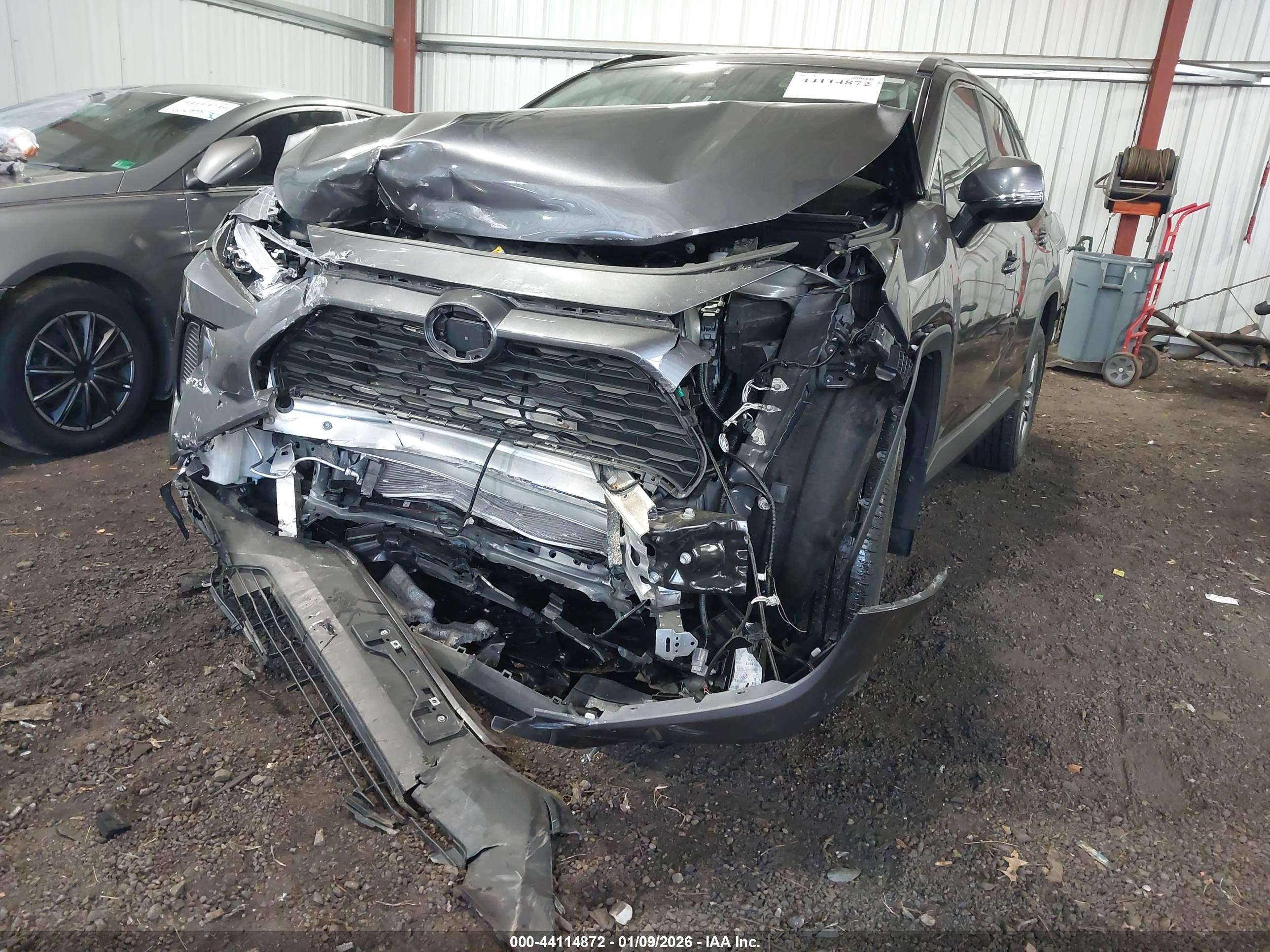 TOYOTA RAV4 image 6